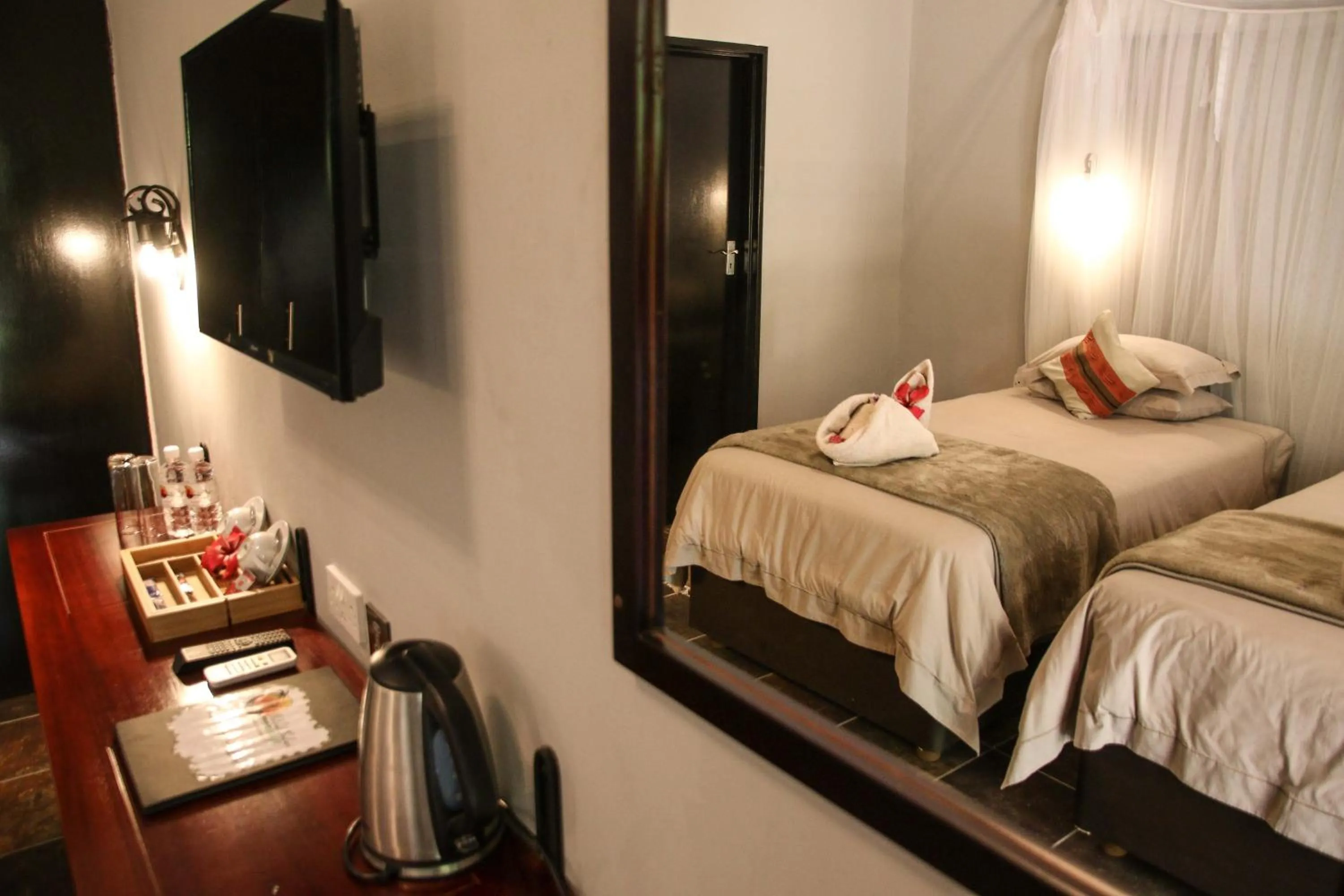 Decorative detail, Bed in Island Safari Lodge