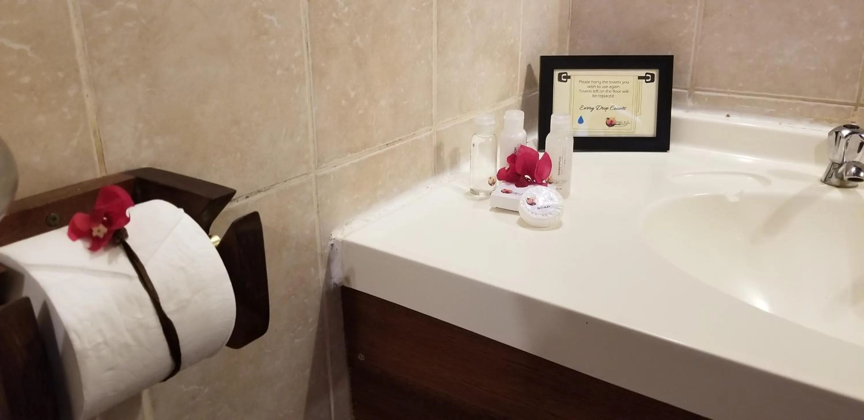 Bathroom in Island Safari Lodge