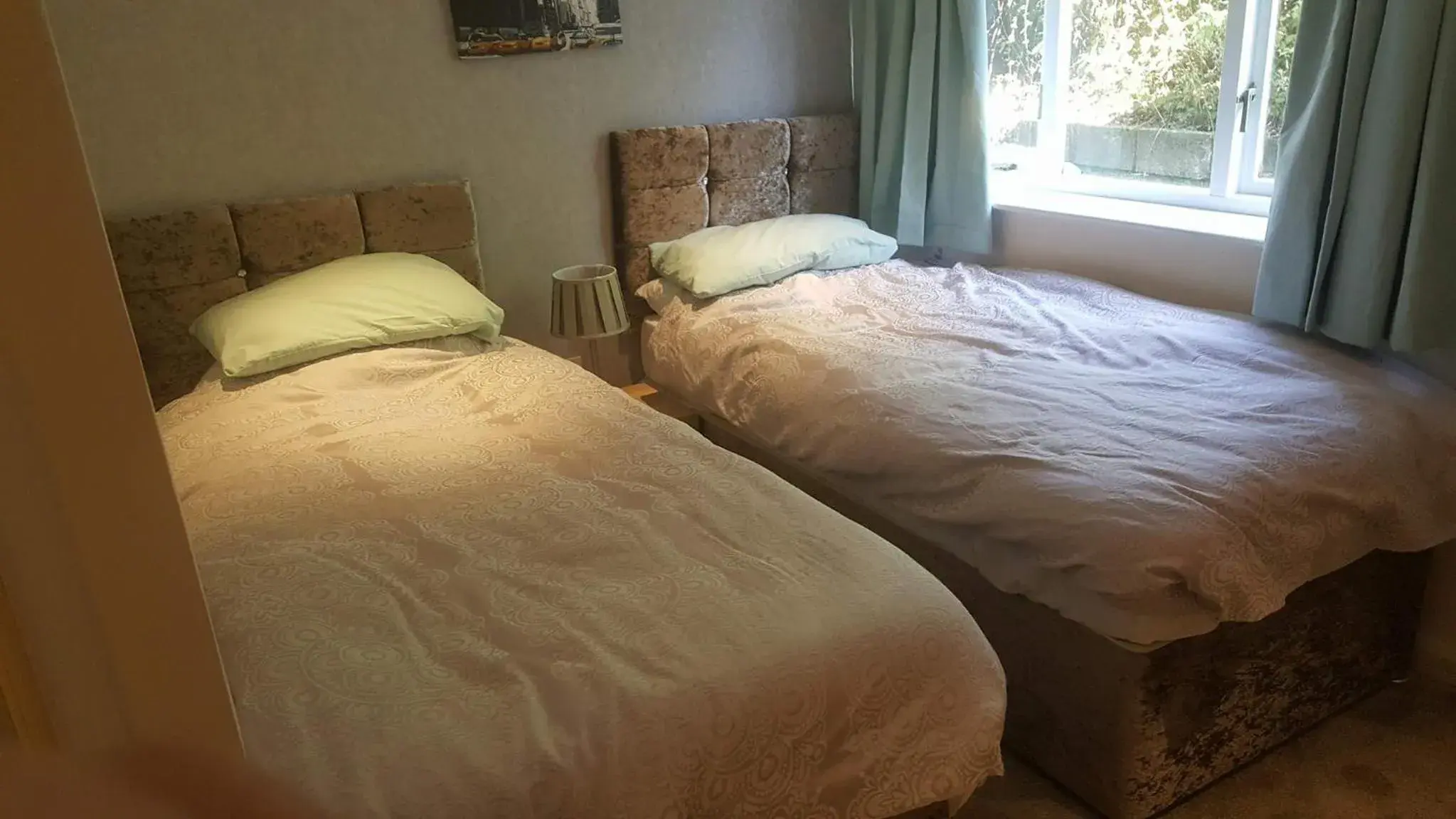 Standard Twin Room in The Plough Inn Standard Twin Room in The Plough Inn