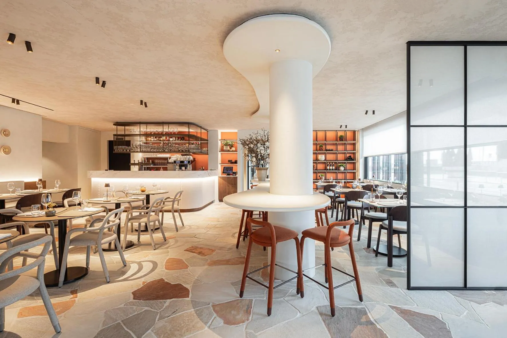 Restaurant/places to eat in Hotel du Bassin