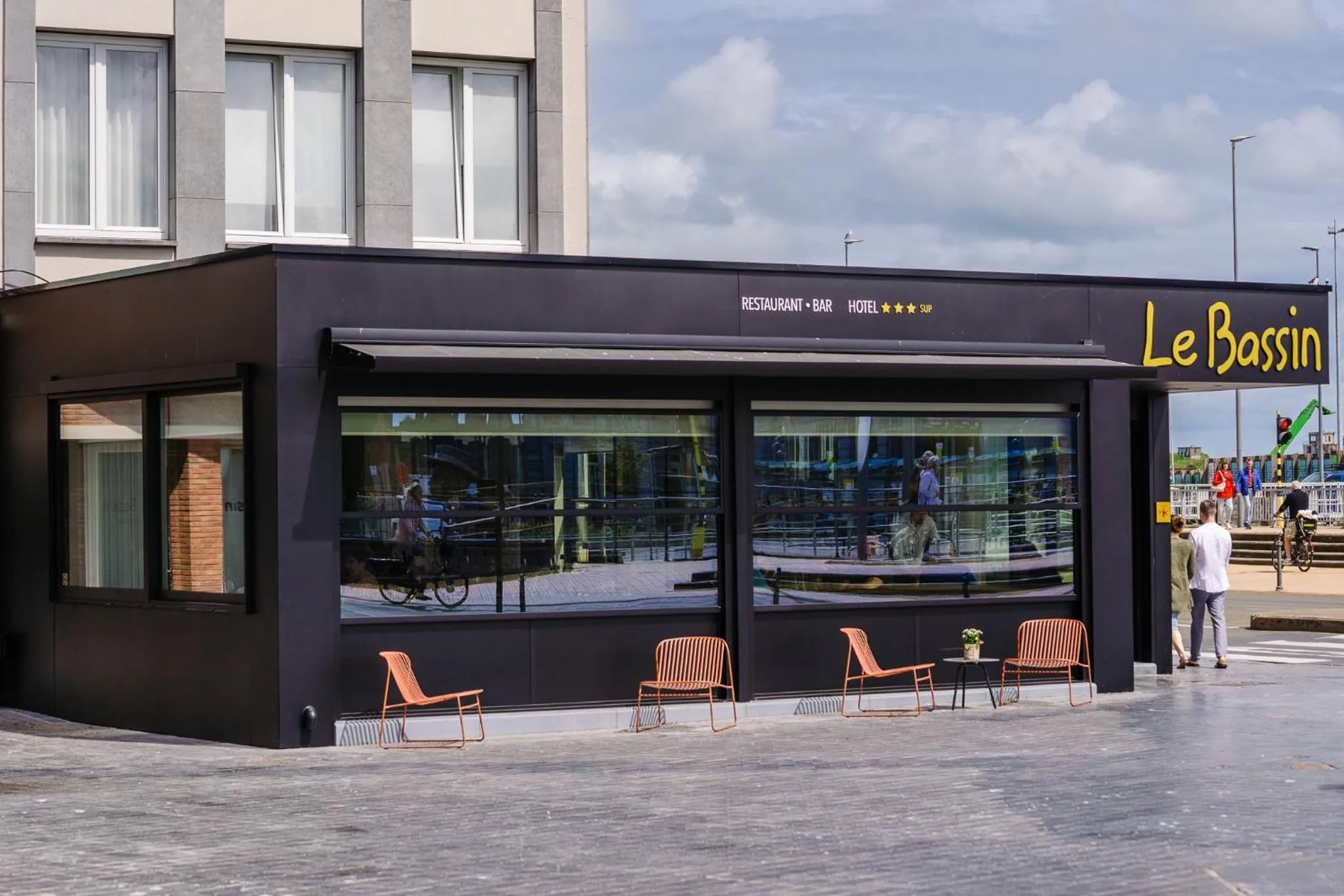 Facade/entrance in Hotel du Bassin