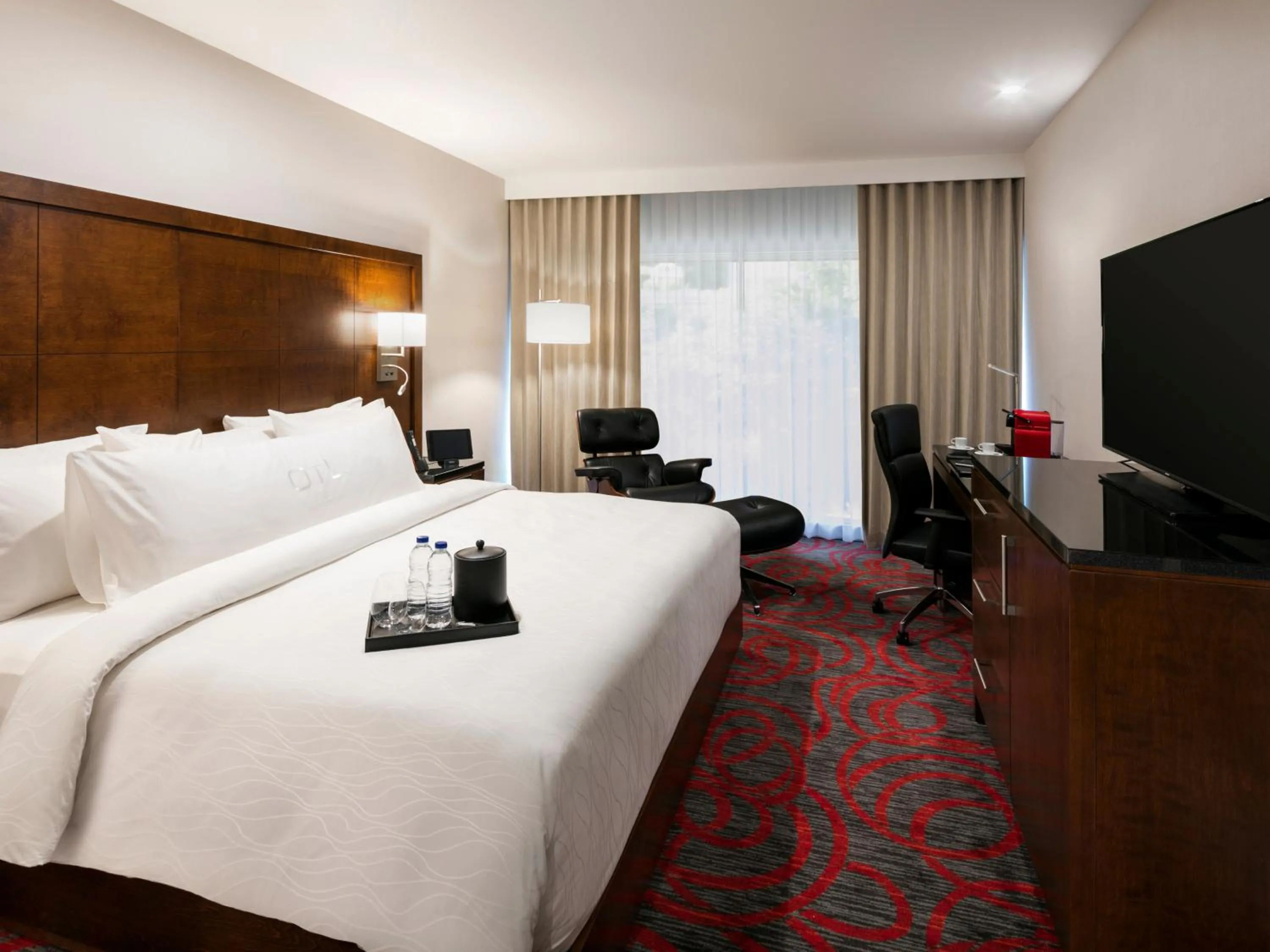 Photo of the whole room, Bed in OTL Gouverneur Saguenay