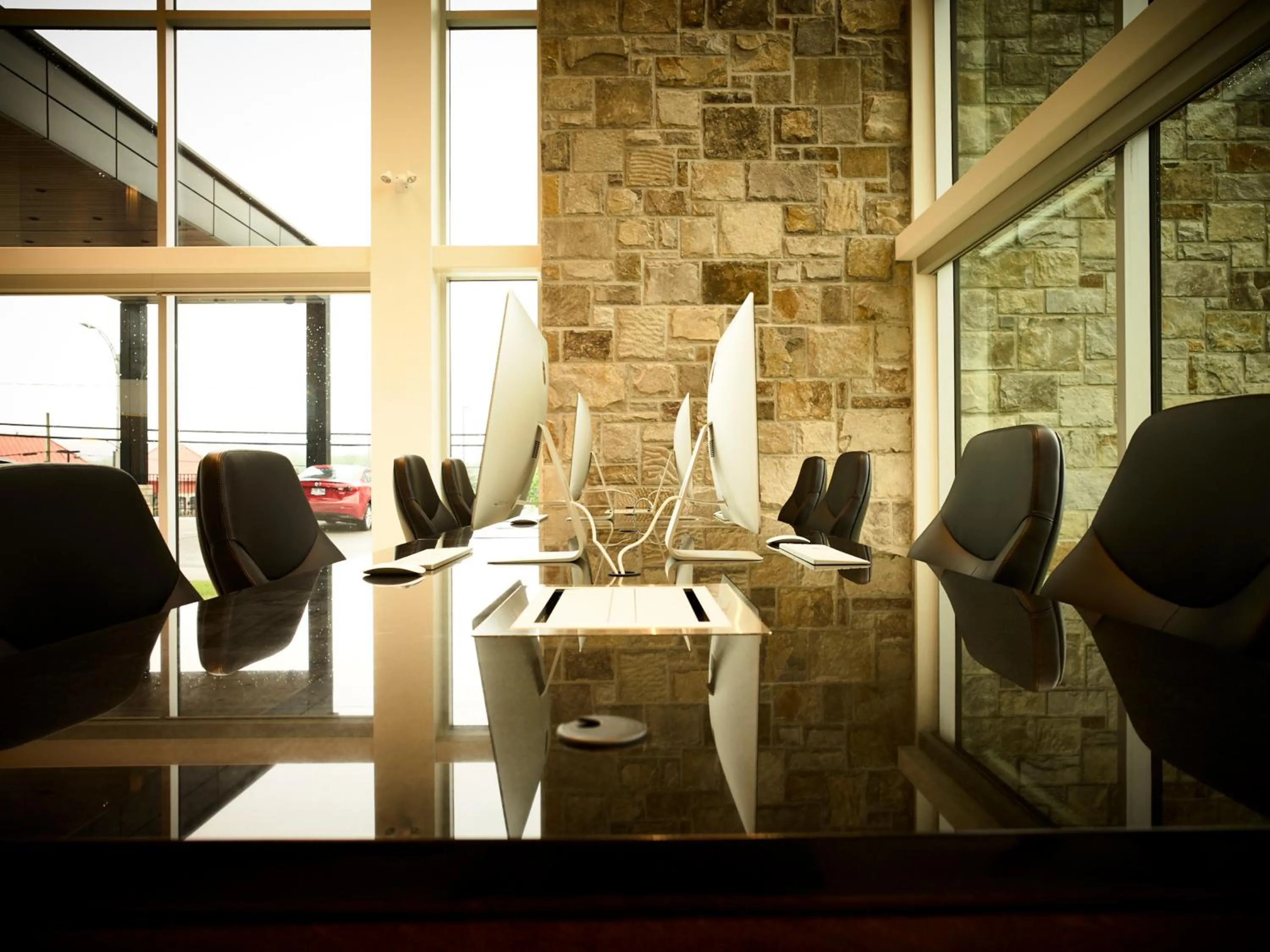 Business facilities in OTL Gouverneur Saguenay