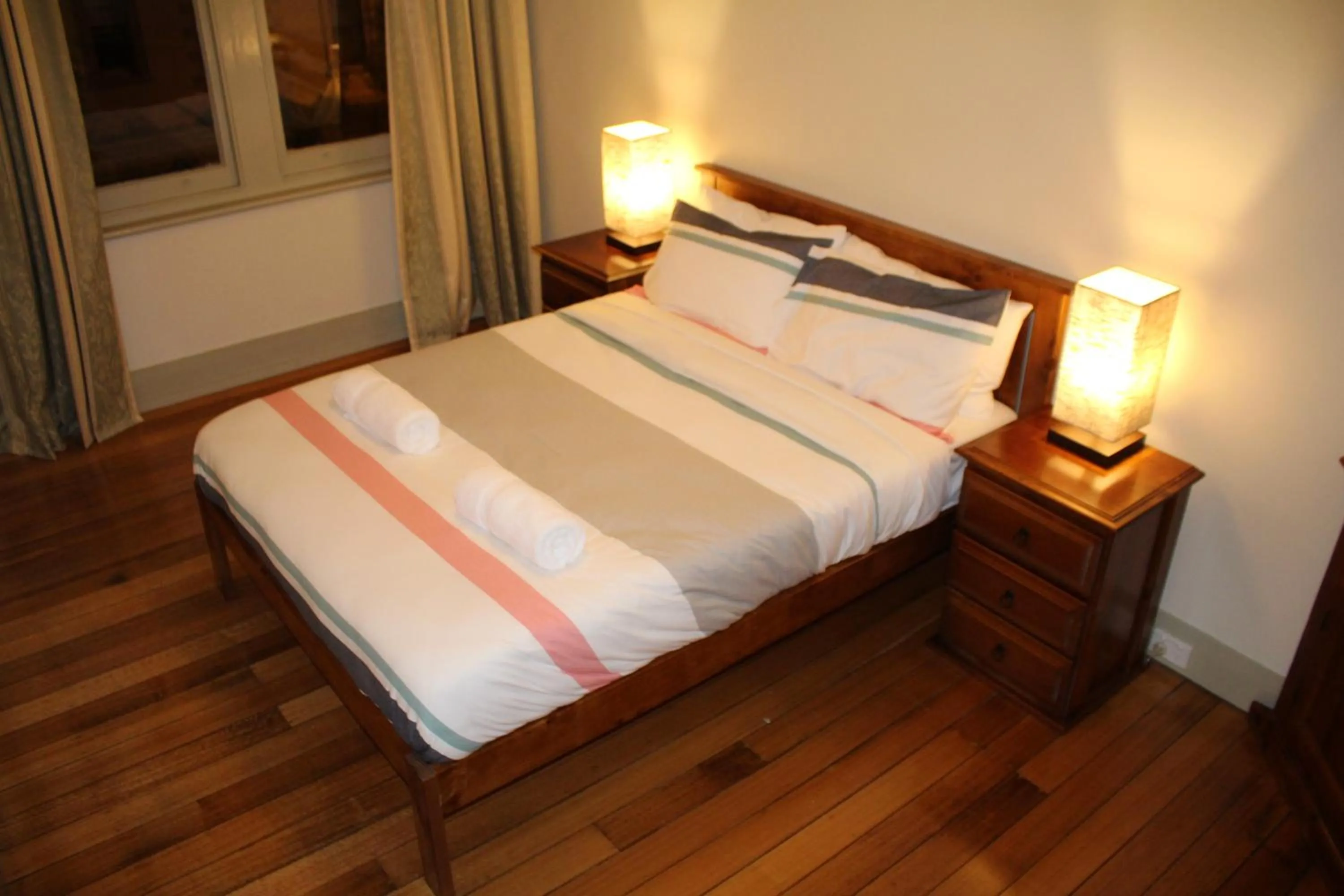 Night, Bed in The Tasmanian Inn