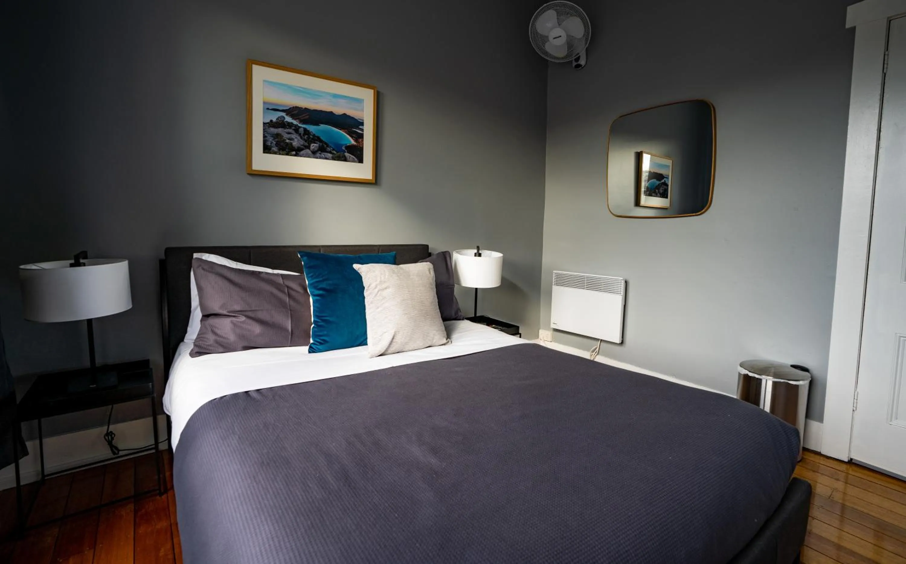 Photo of the whole room, Bed in The Tasmanian Inn