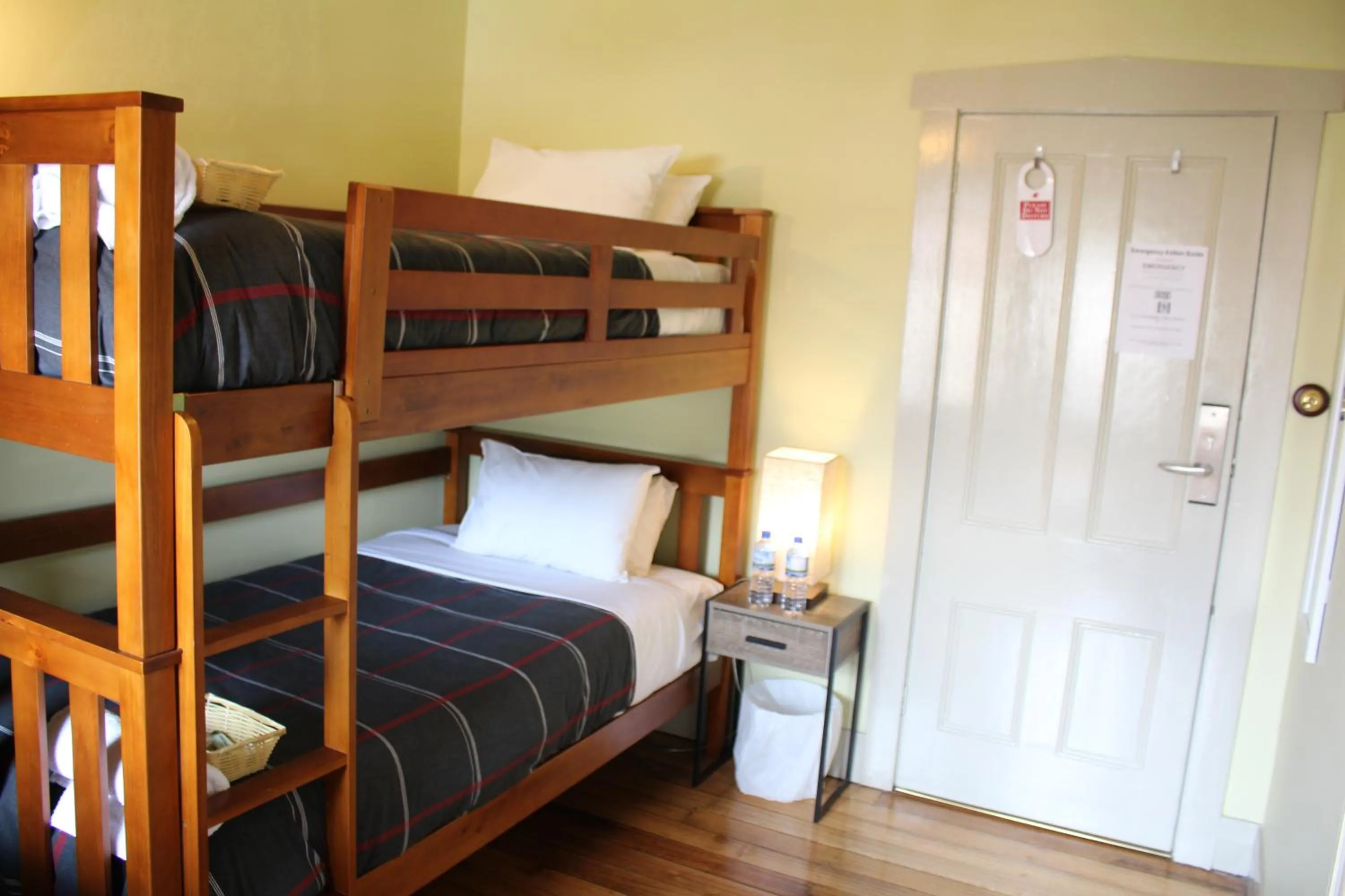 bunk bed, Bed in The Tasmanian Inn