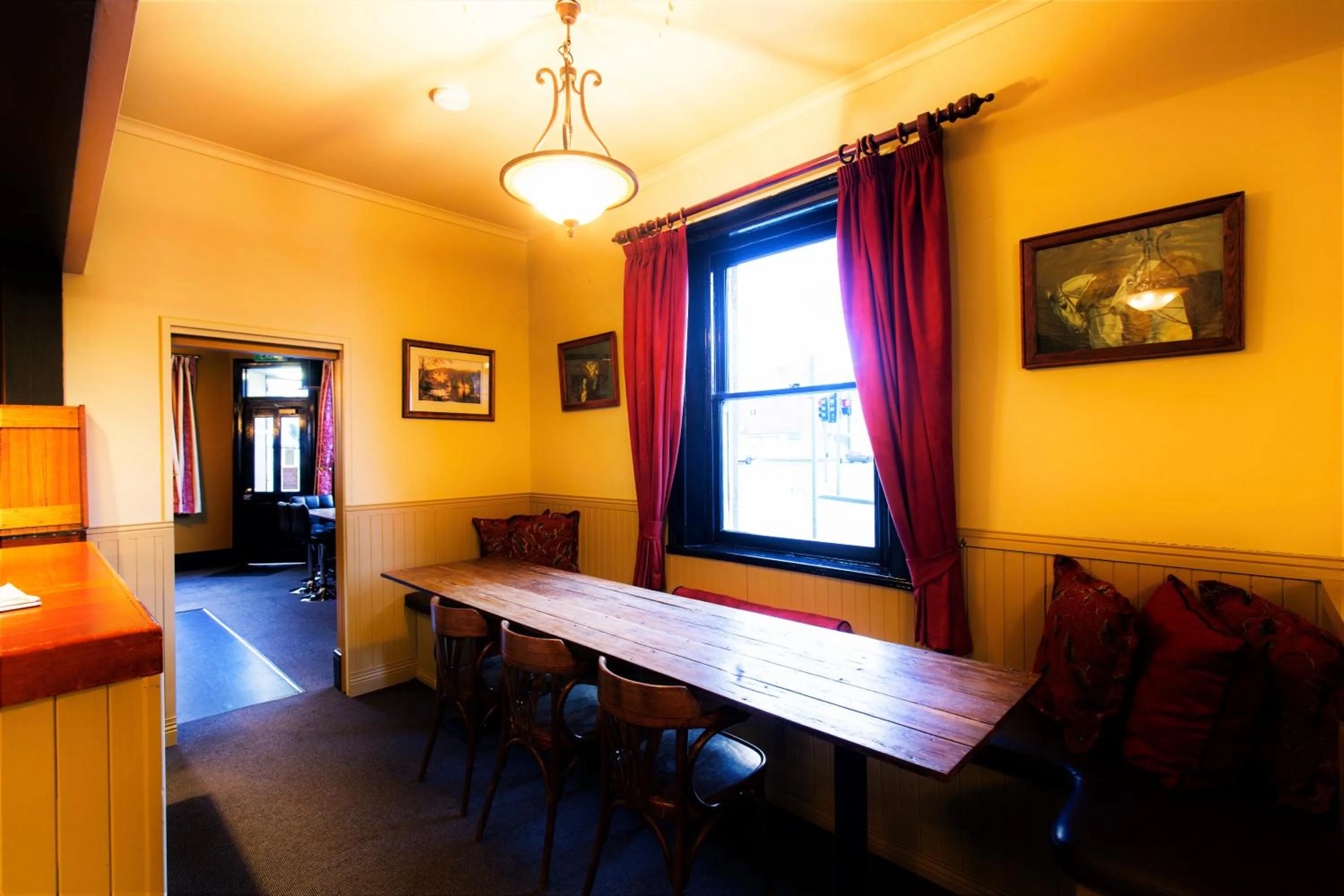 Restaurant/places to eat in The Tasmanian Inn