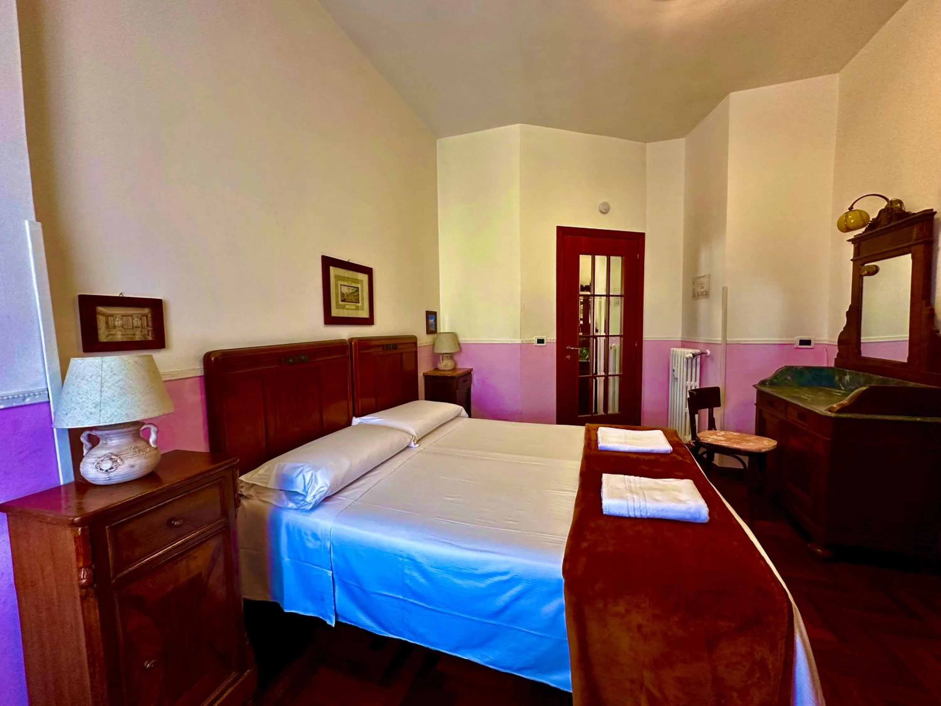 Bed in Pardis Guest house