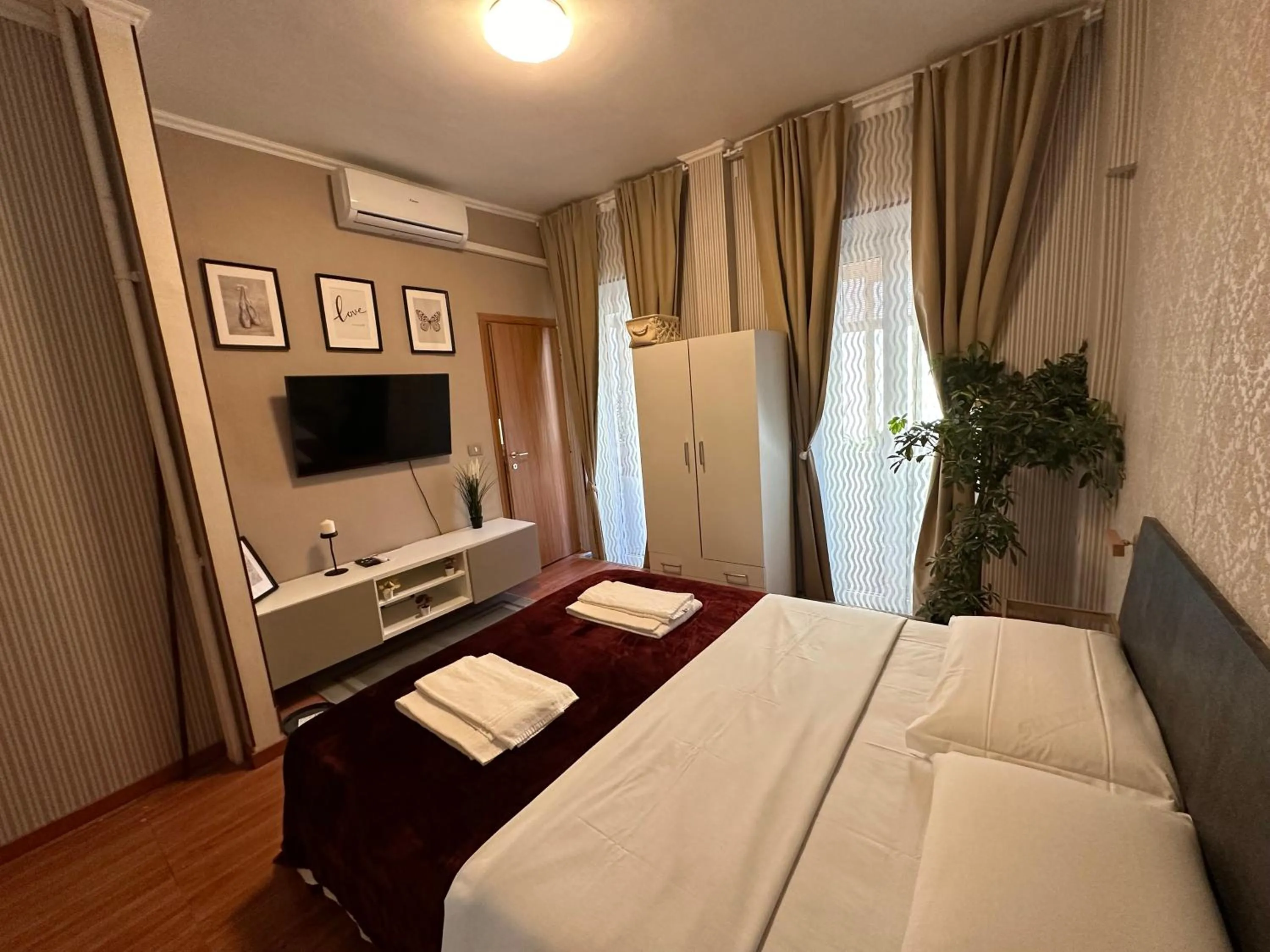 Bed in Pardis Guest house