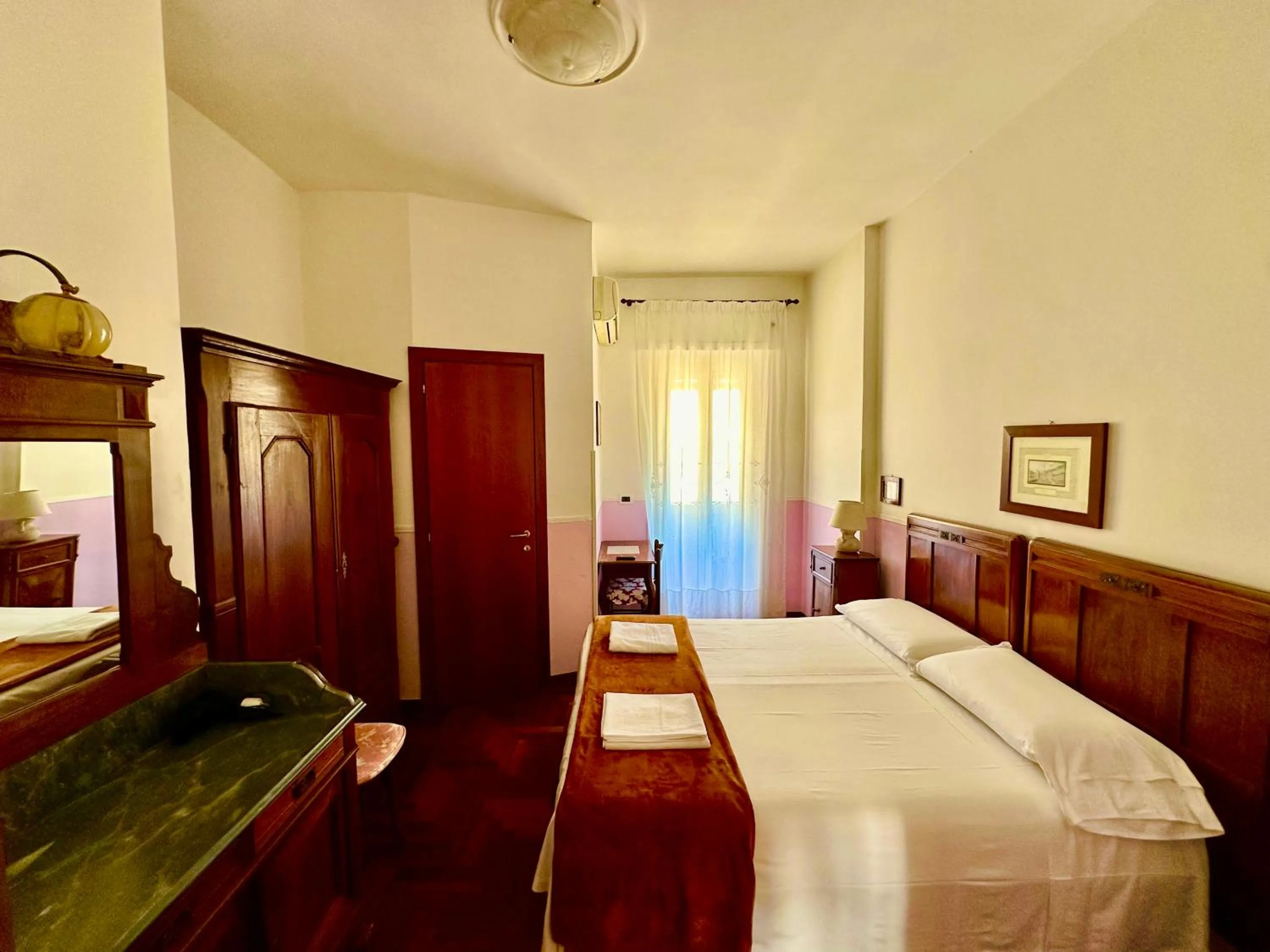 Bed in Pardis Guest house