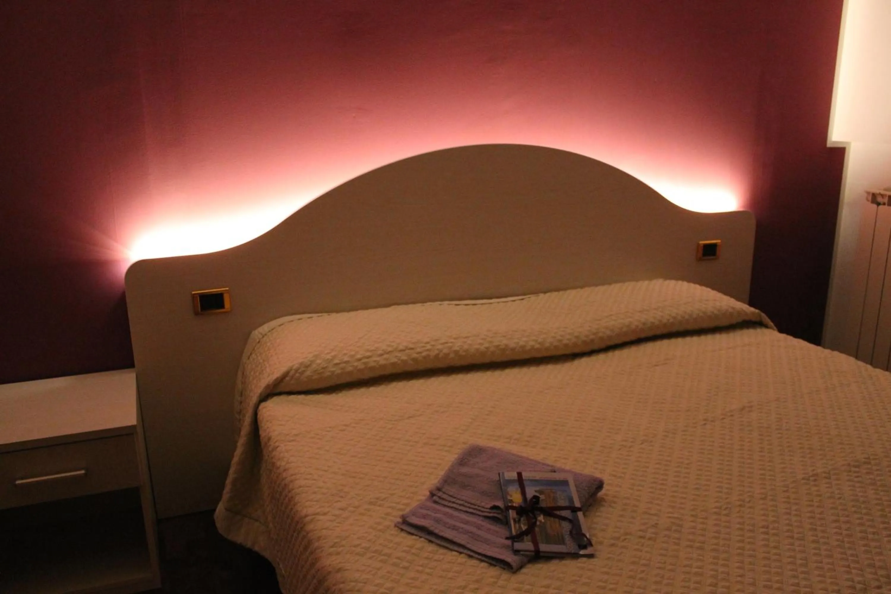 Night, Bed in Il Mandorlo B&B