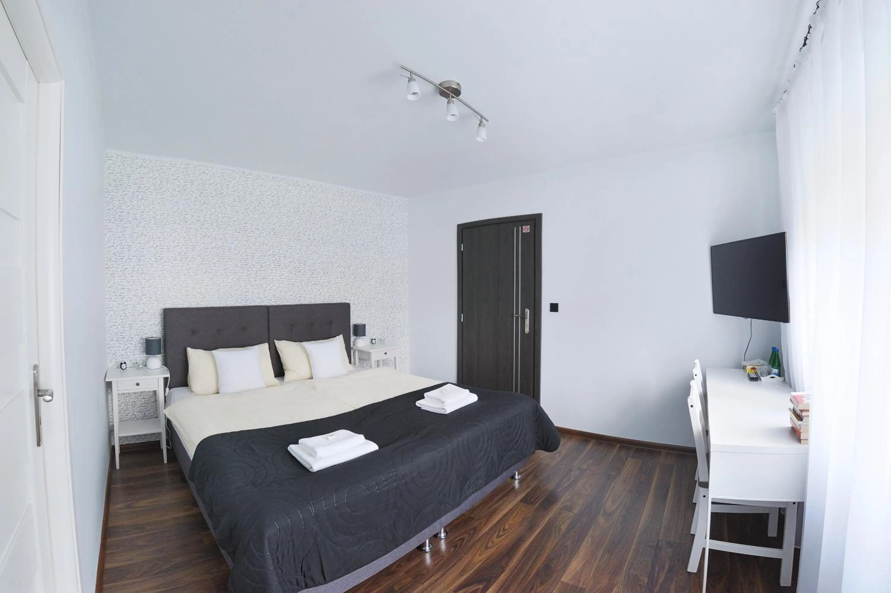 Photo of the whole room, Bed in 7th Room Guest House