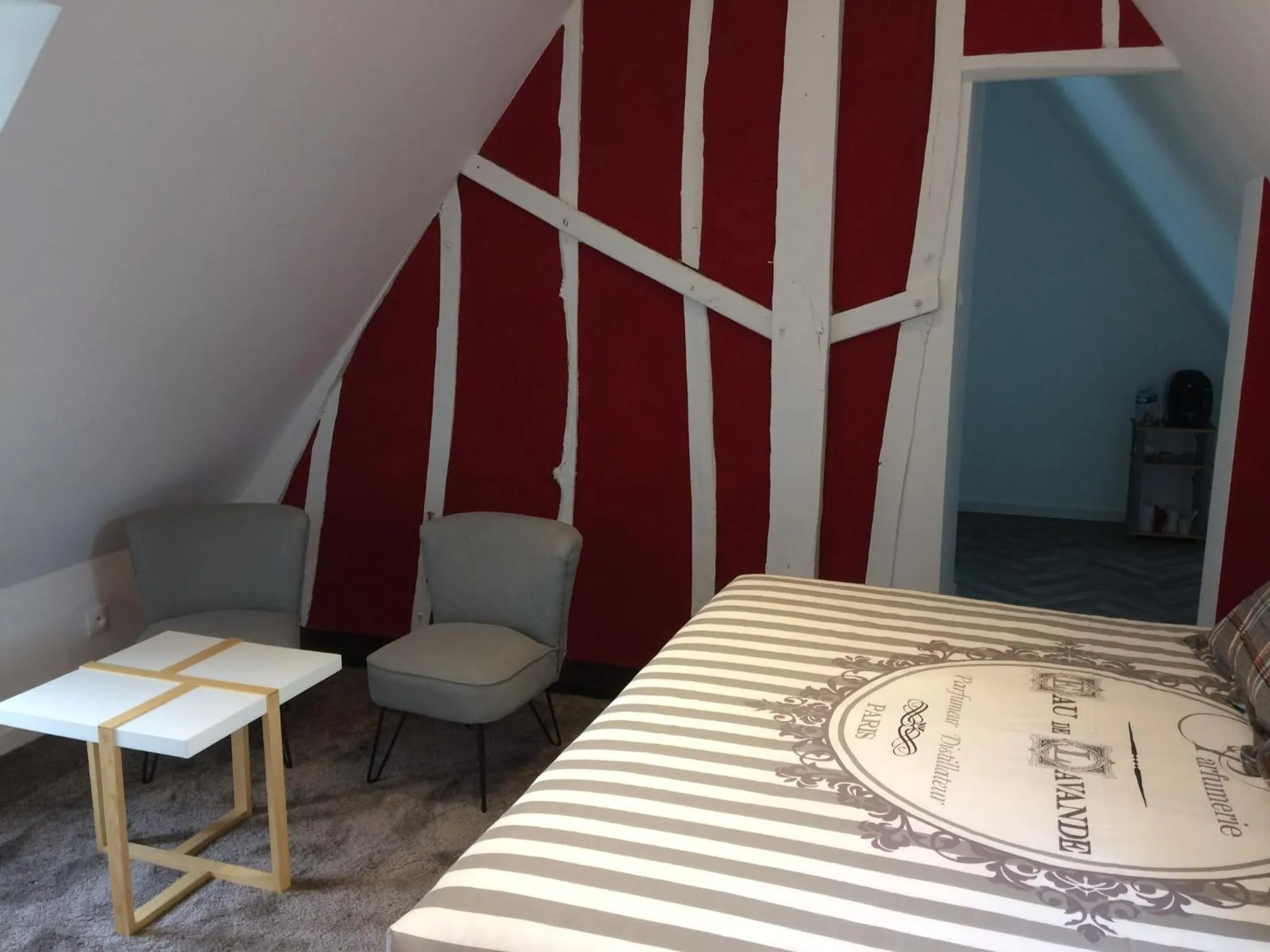 Photo of the whole room in Le Clos Dessyag