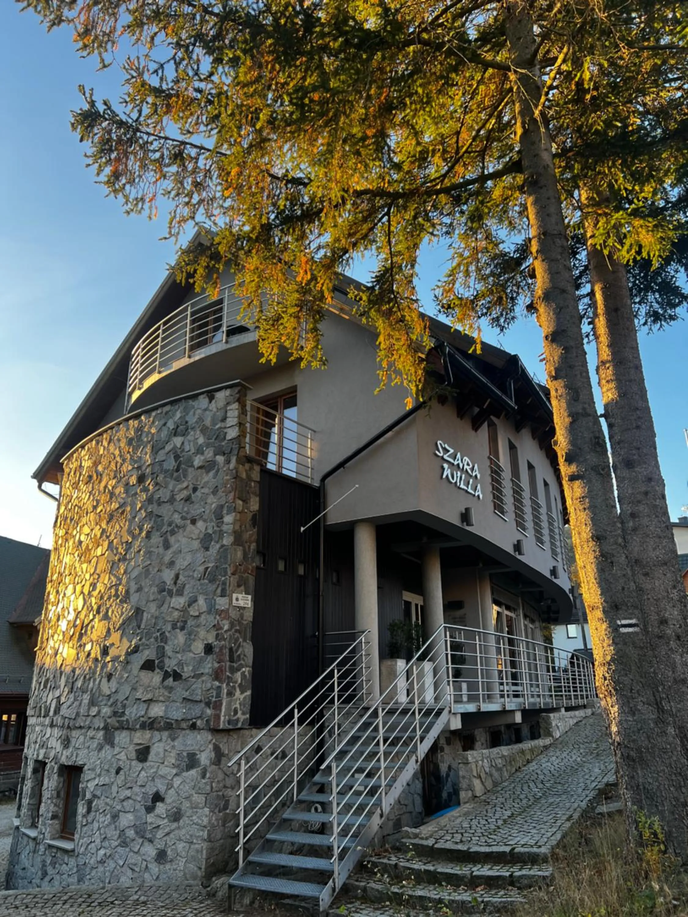 Property building in Szara Willa tuż przy wyciągu na Szrenicę