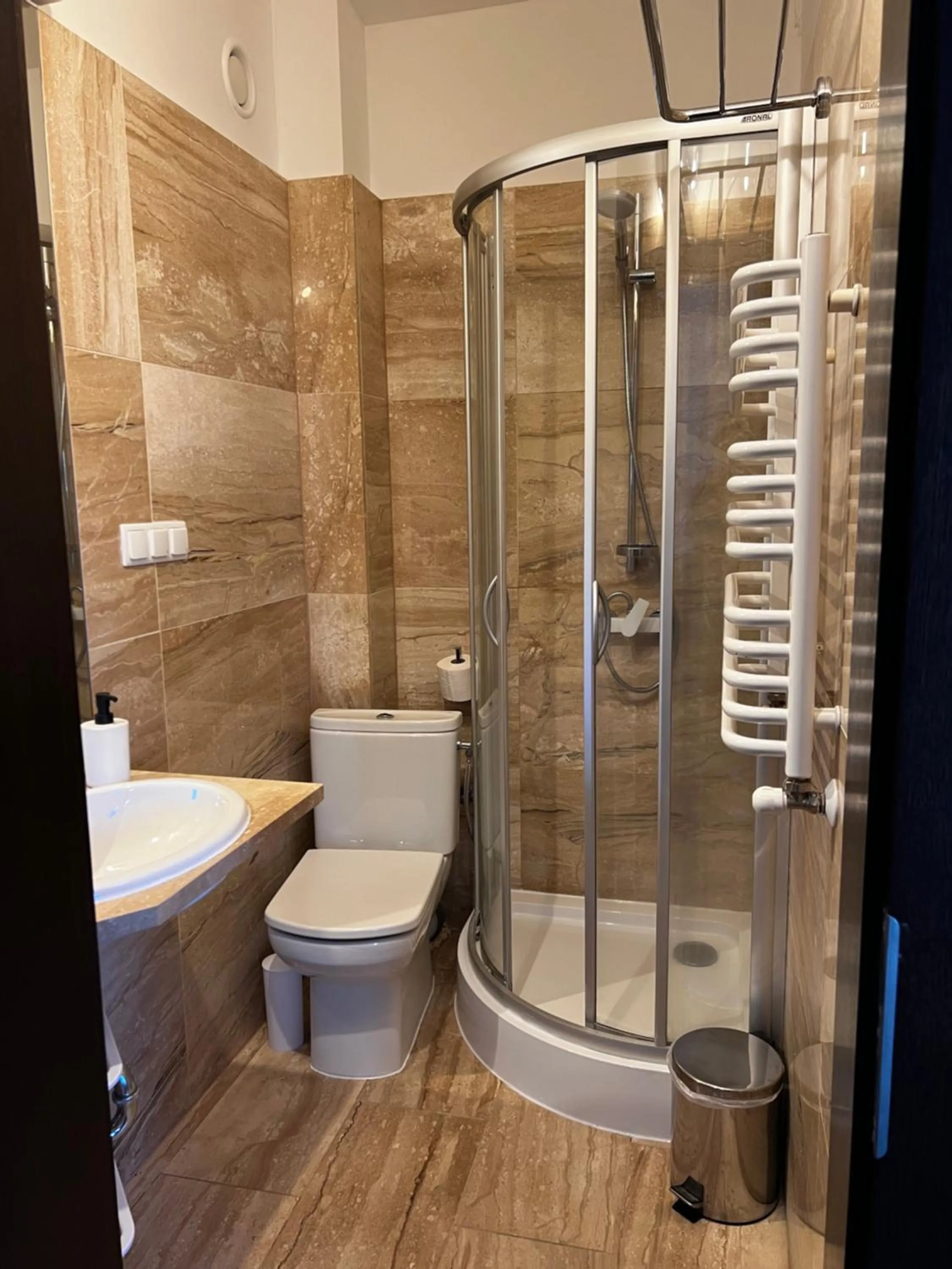 Shower in Szara Willa tuż przy wyciągu na Szrenicę