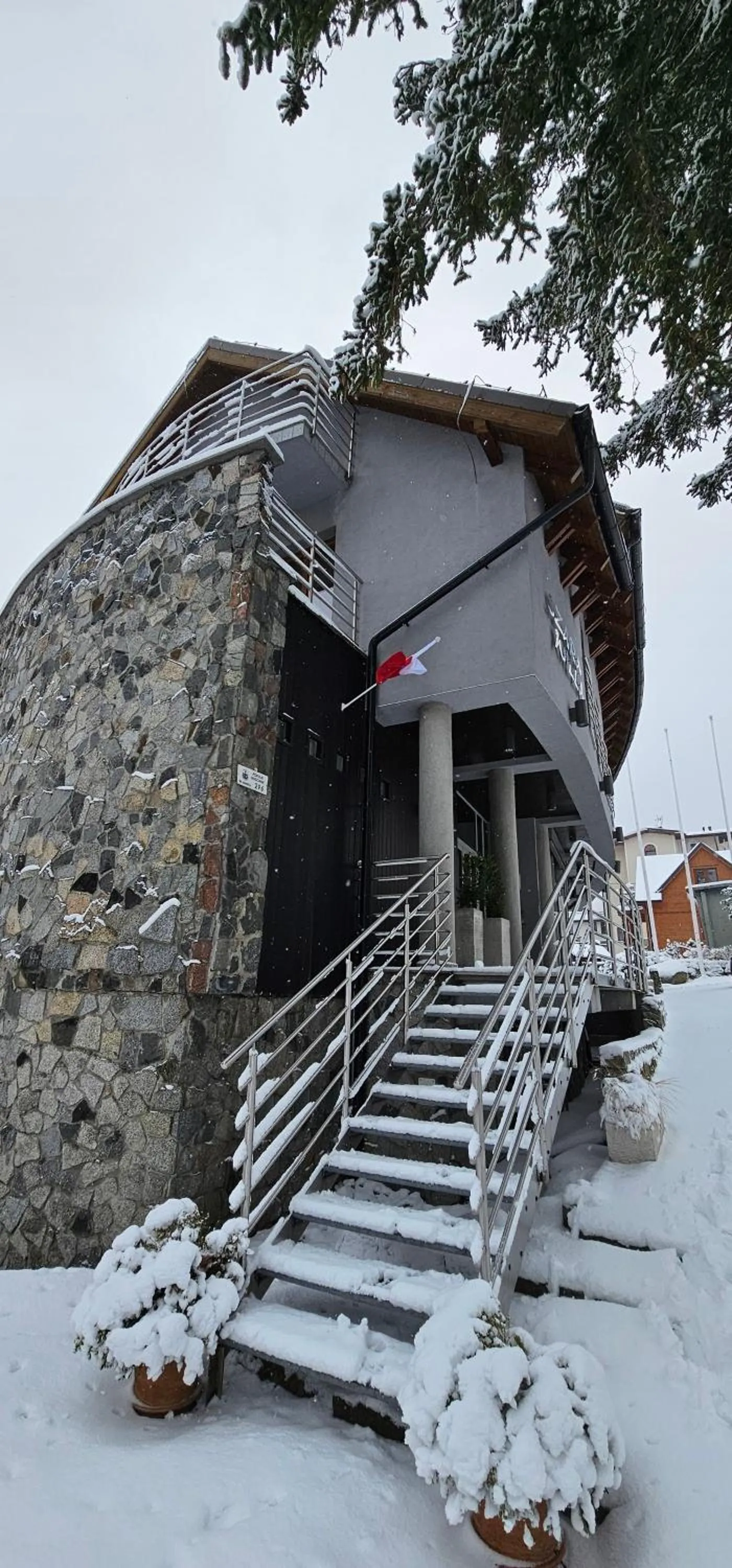 Property building in Szara Willa tuż przy wyciągu na Szrenicę