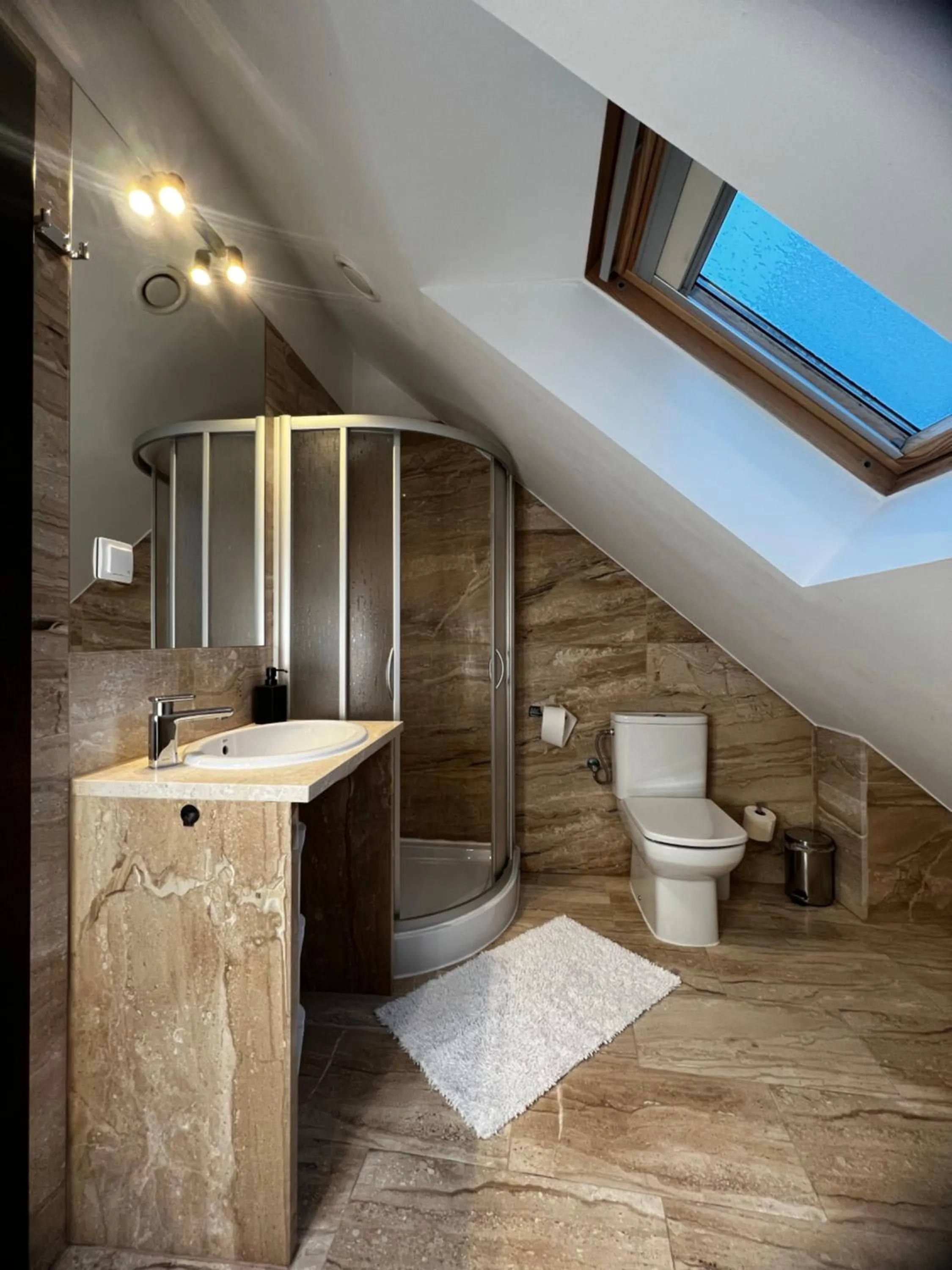 Toilet in Szara Willa tuż przy wyciągu na Szrenicę