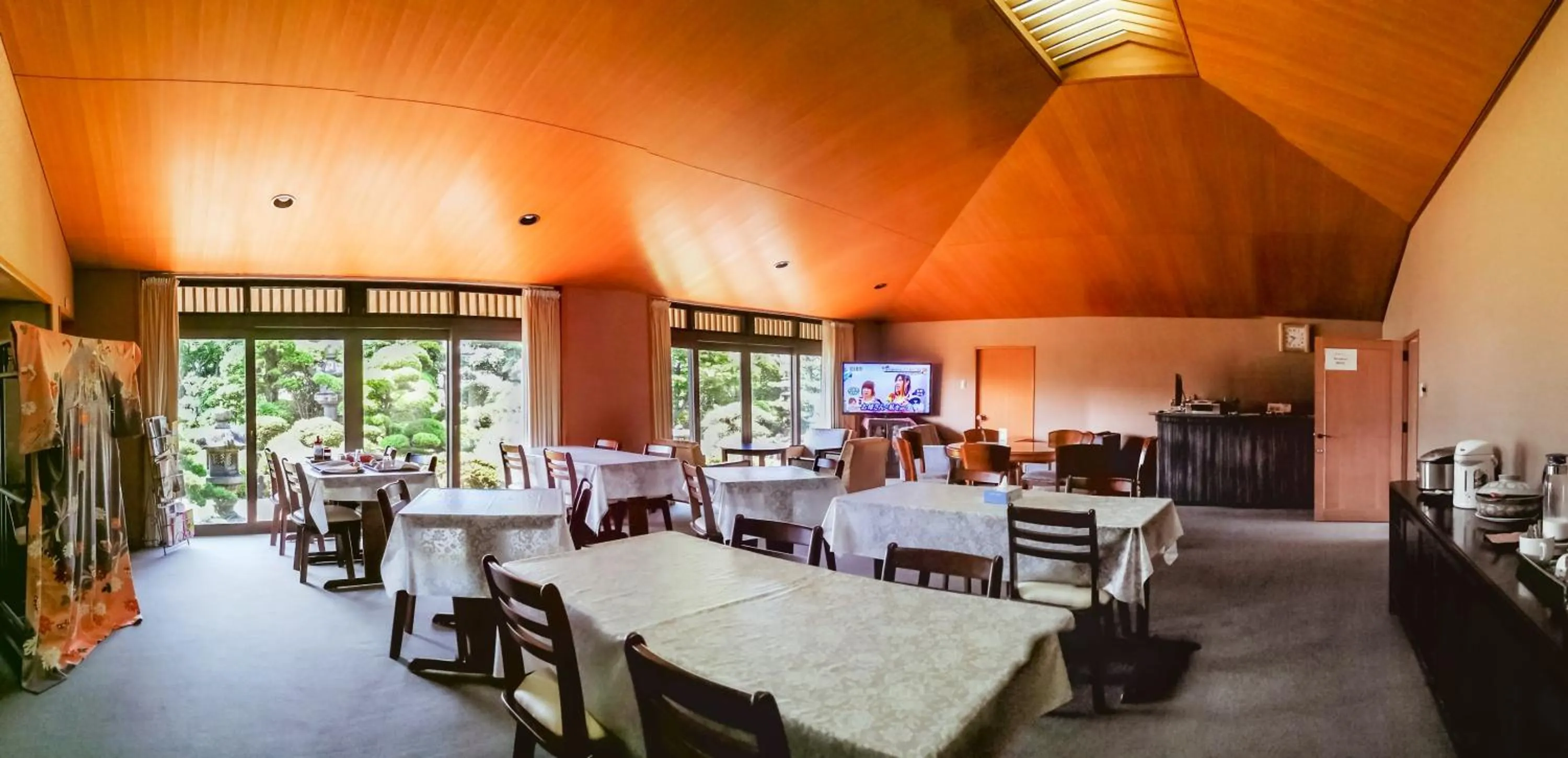 Restaurant/places to eat in Kansai Airport Hotel Pine Villa