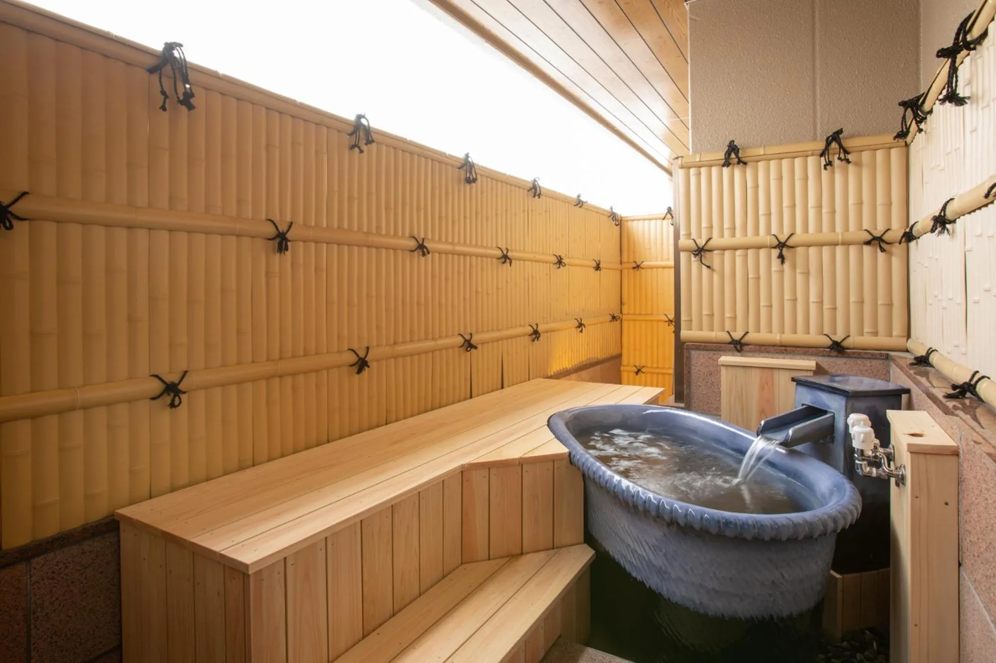 Hot Tub in Ichiraku tendo spa & brewery