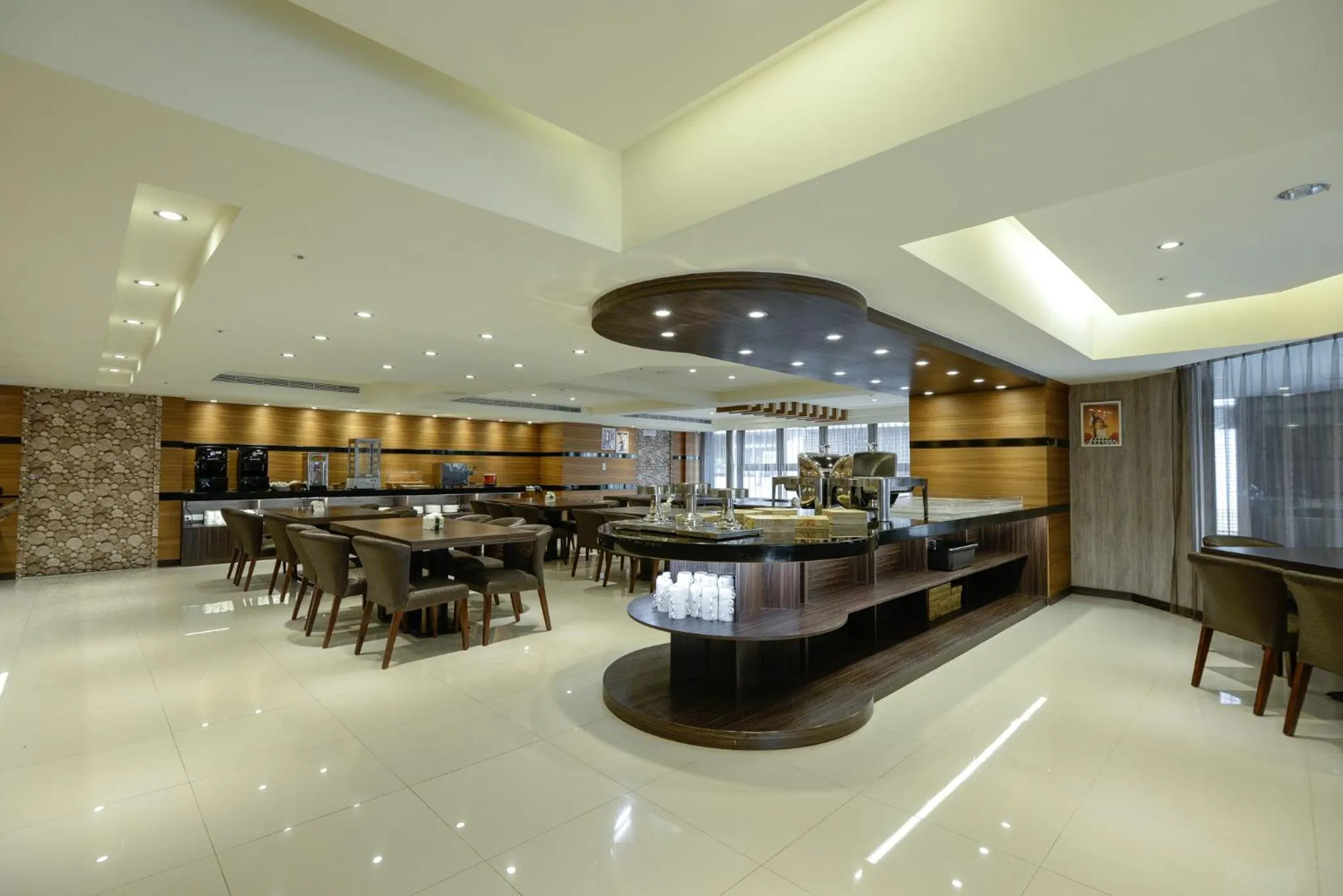 Restaurant/places to eat in Golden Pacific Hotel