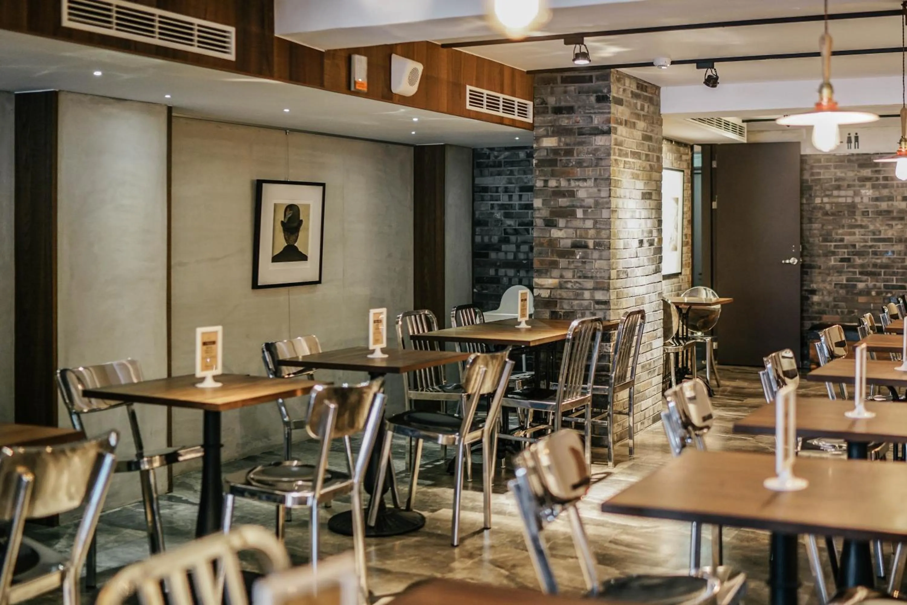 Restaurant/places to eat in PAPO'A Hotel