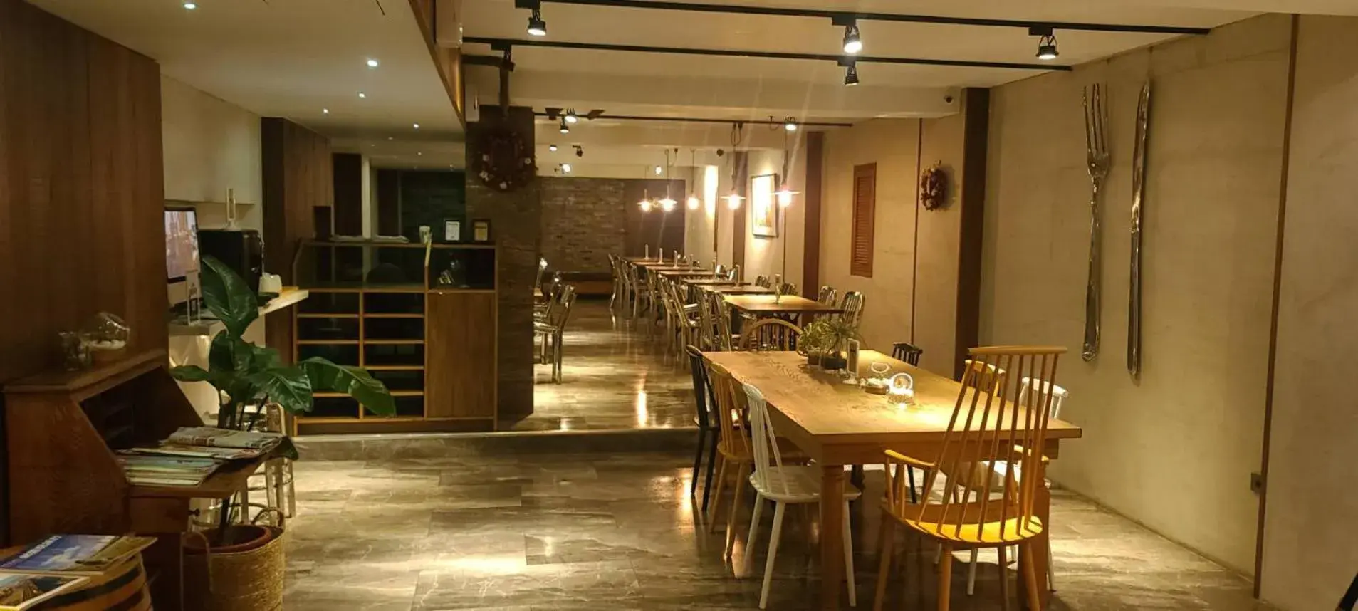 Restaurant/places to eat in PAPO'A Hotel Restaurant/places to eat in PAPO'A Hotel