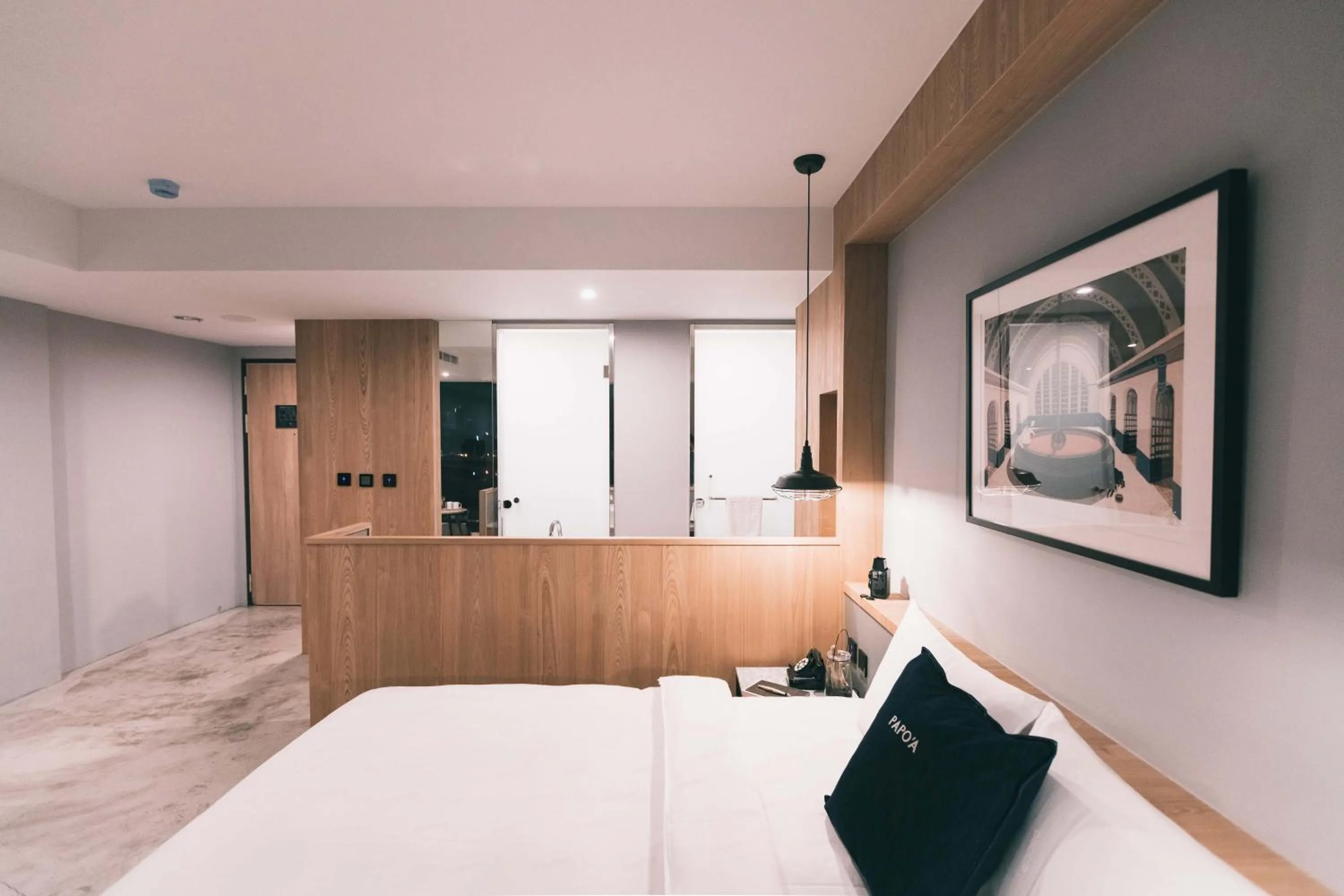 Shower, Bed in PAPO'A Hotel