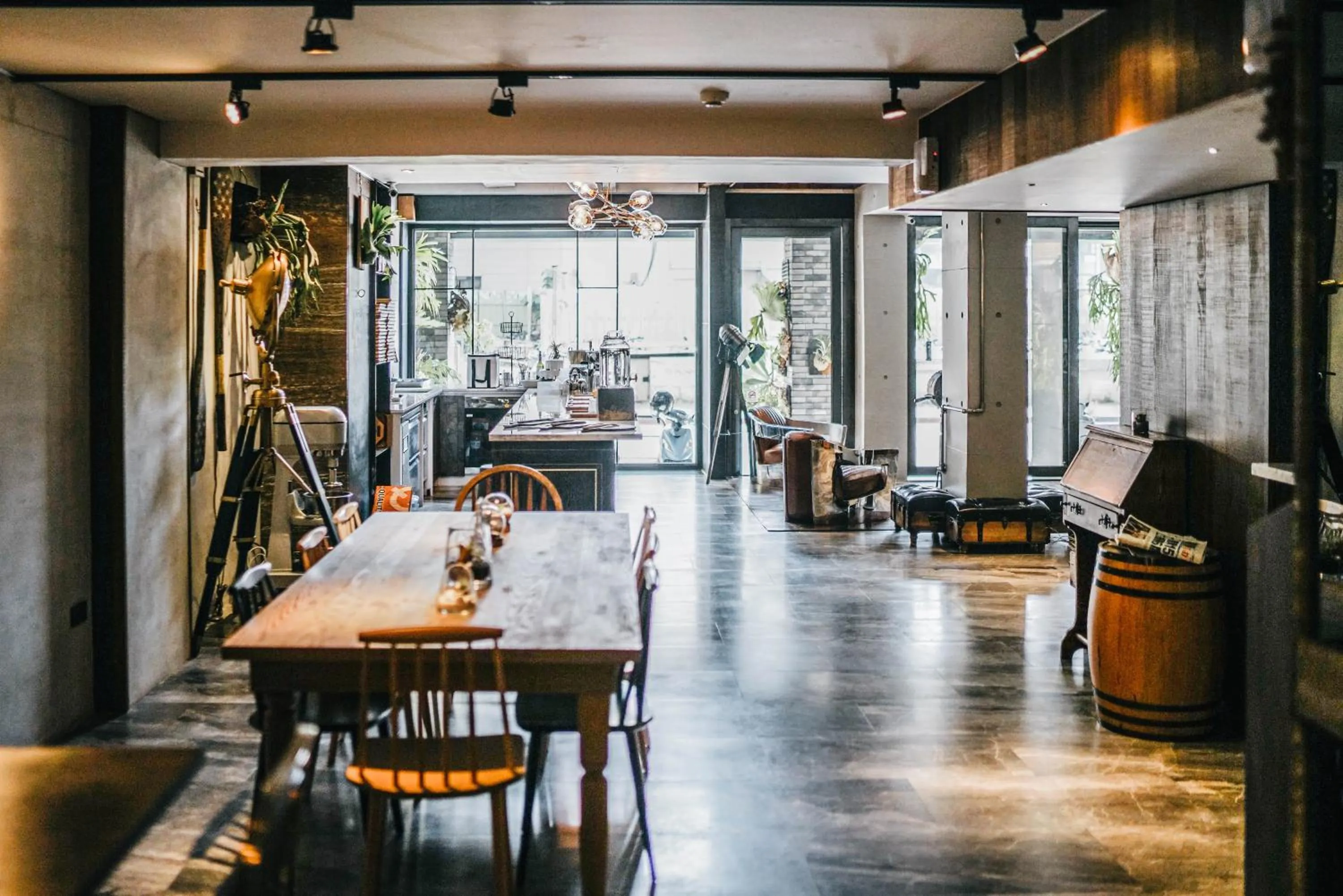 Restaurant/places to eat in PAPO'A Hotel