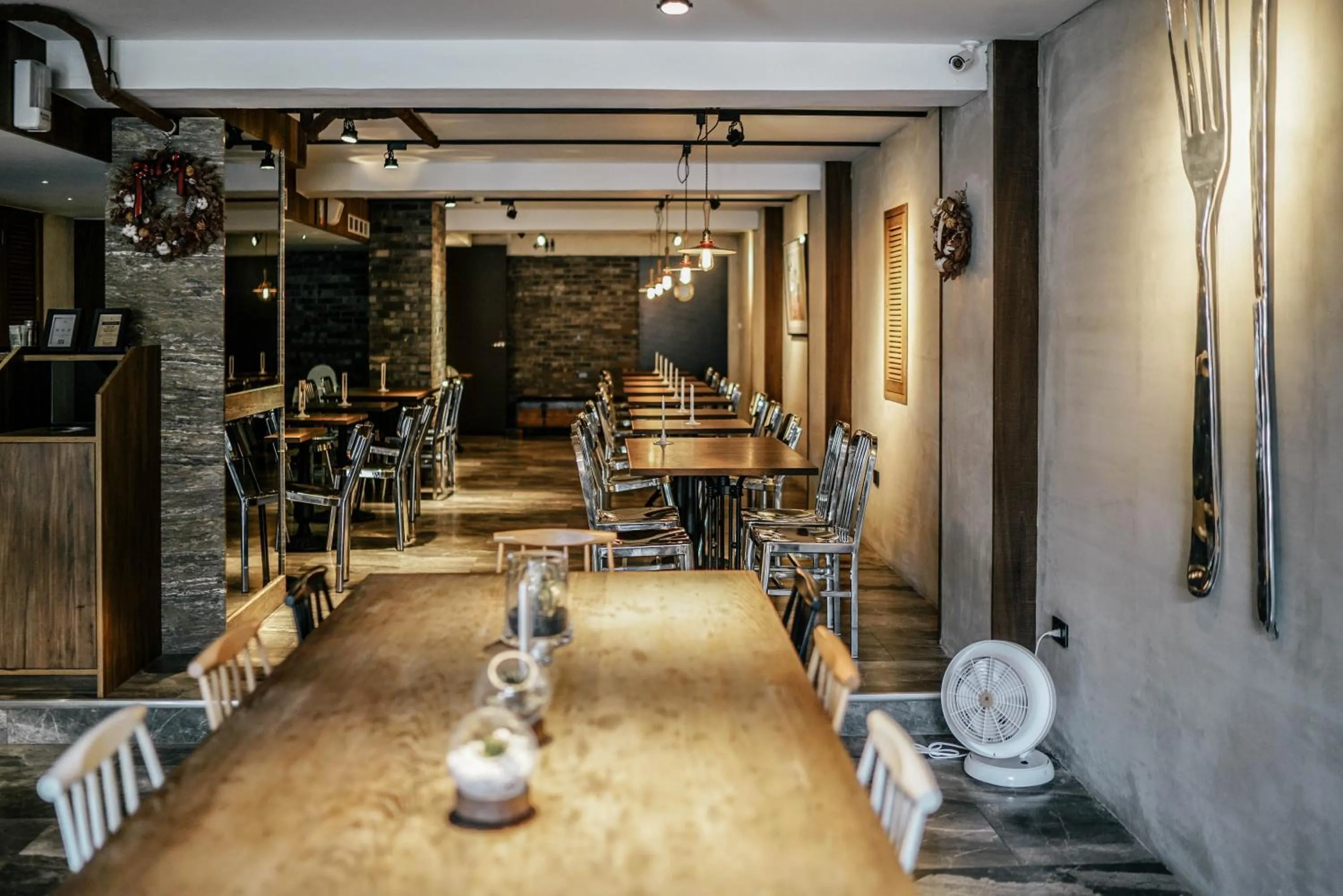 Restaurant/places to eat in PAPO'A Hotel