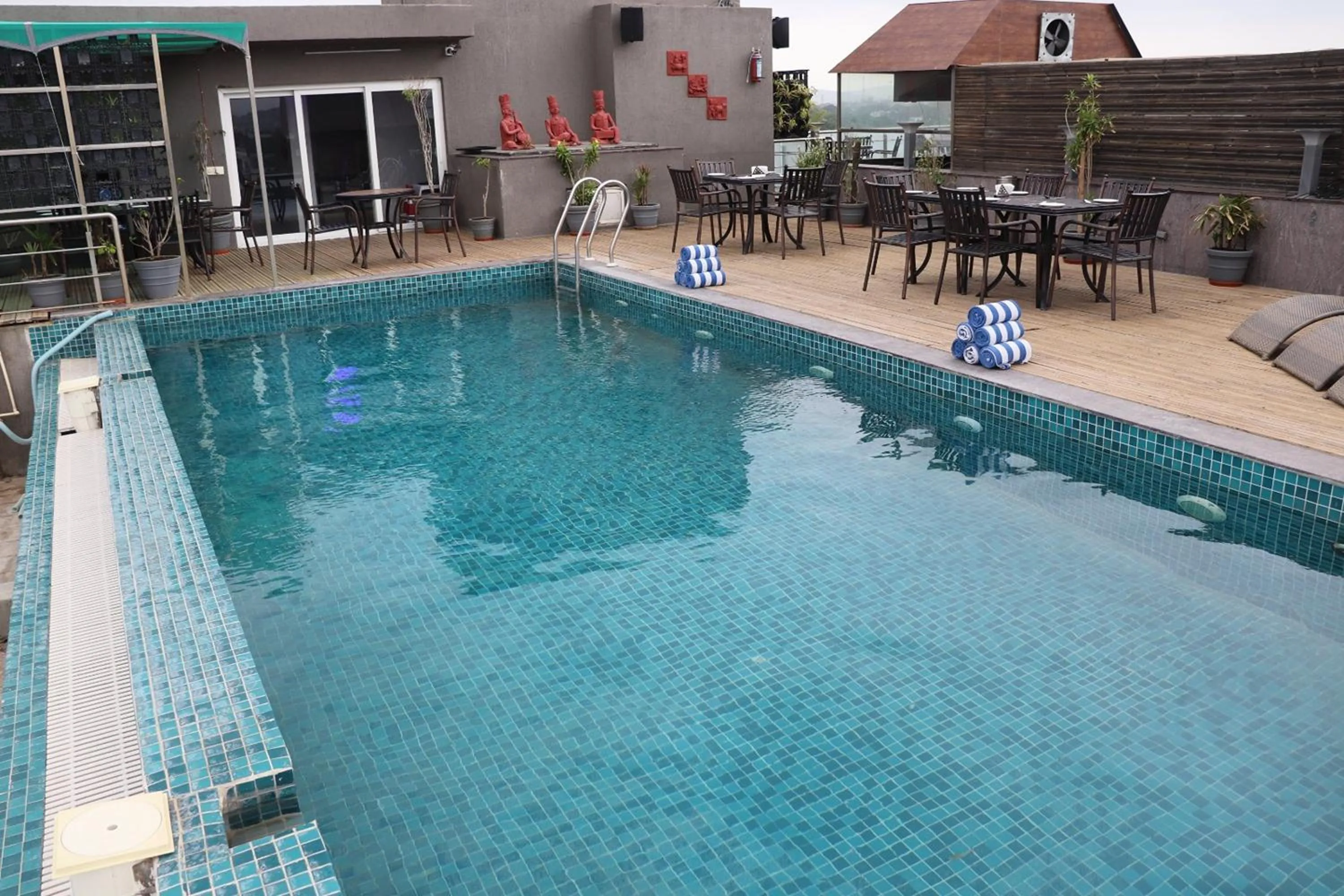 Swimming pool in Shree Kanak Udaipur