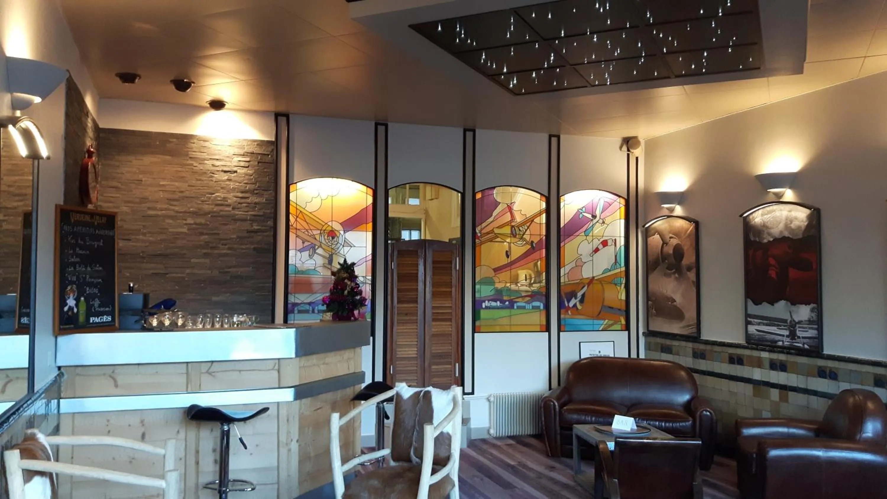 Lounge or bar in Hôtel de l'Aviation