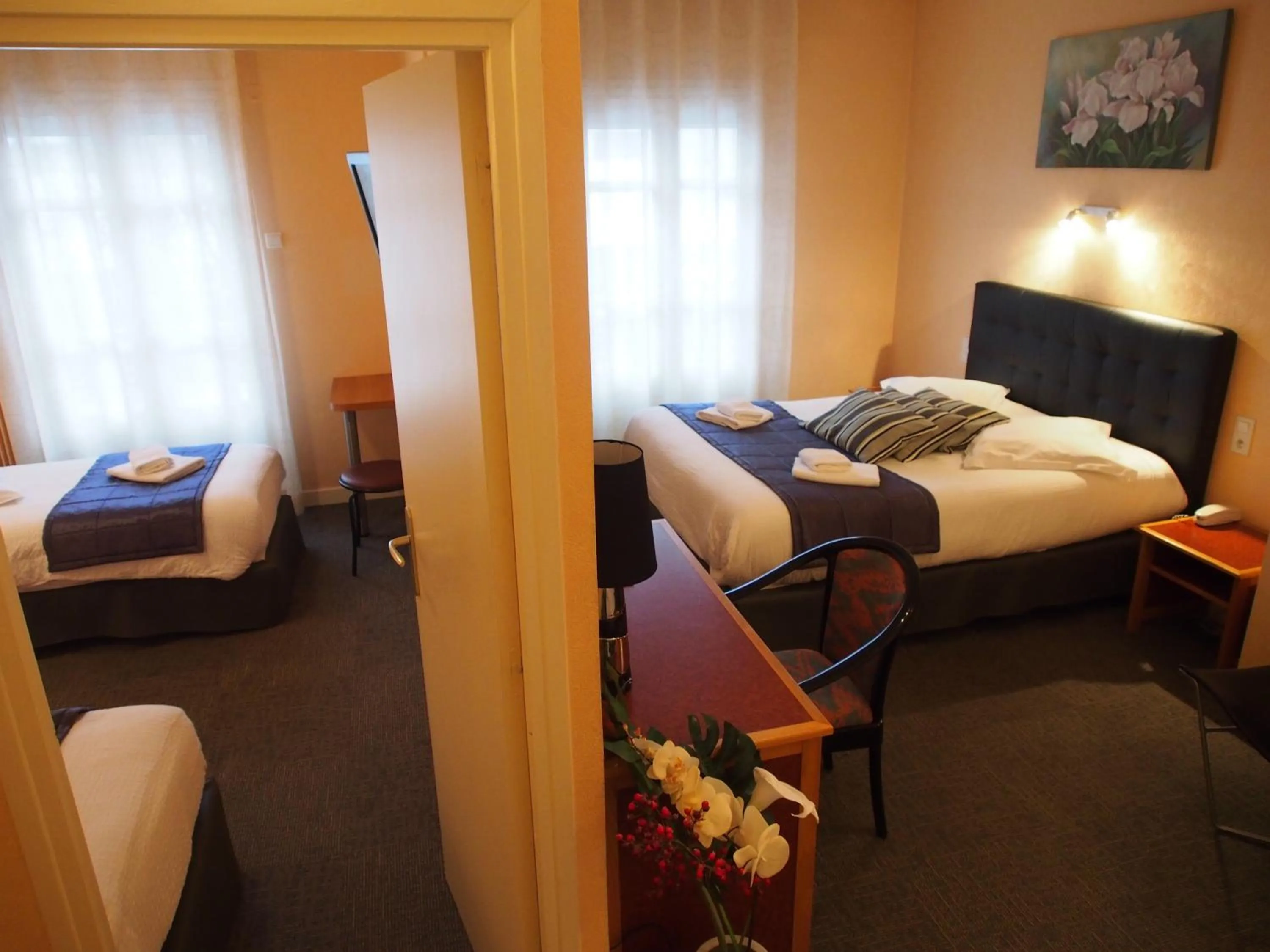 Photo of the whole room, Bed in Hôtel de l'Aviation