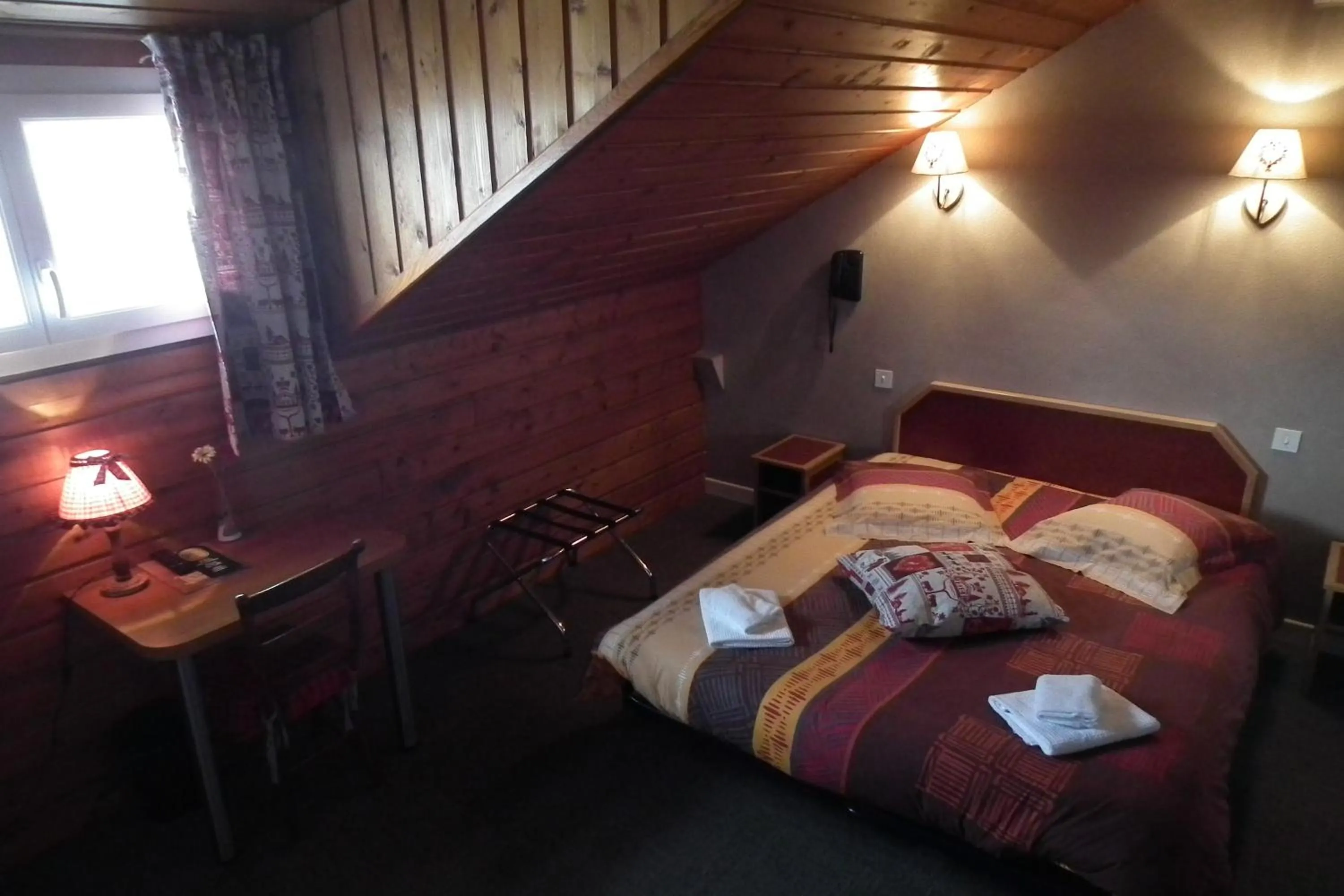 Bedroom, Bed in Hôtel de l'Aviation