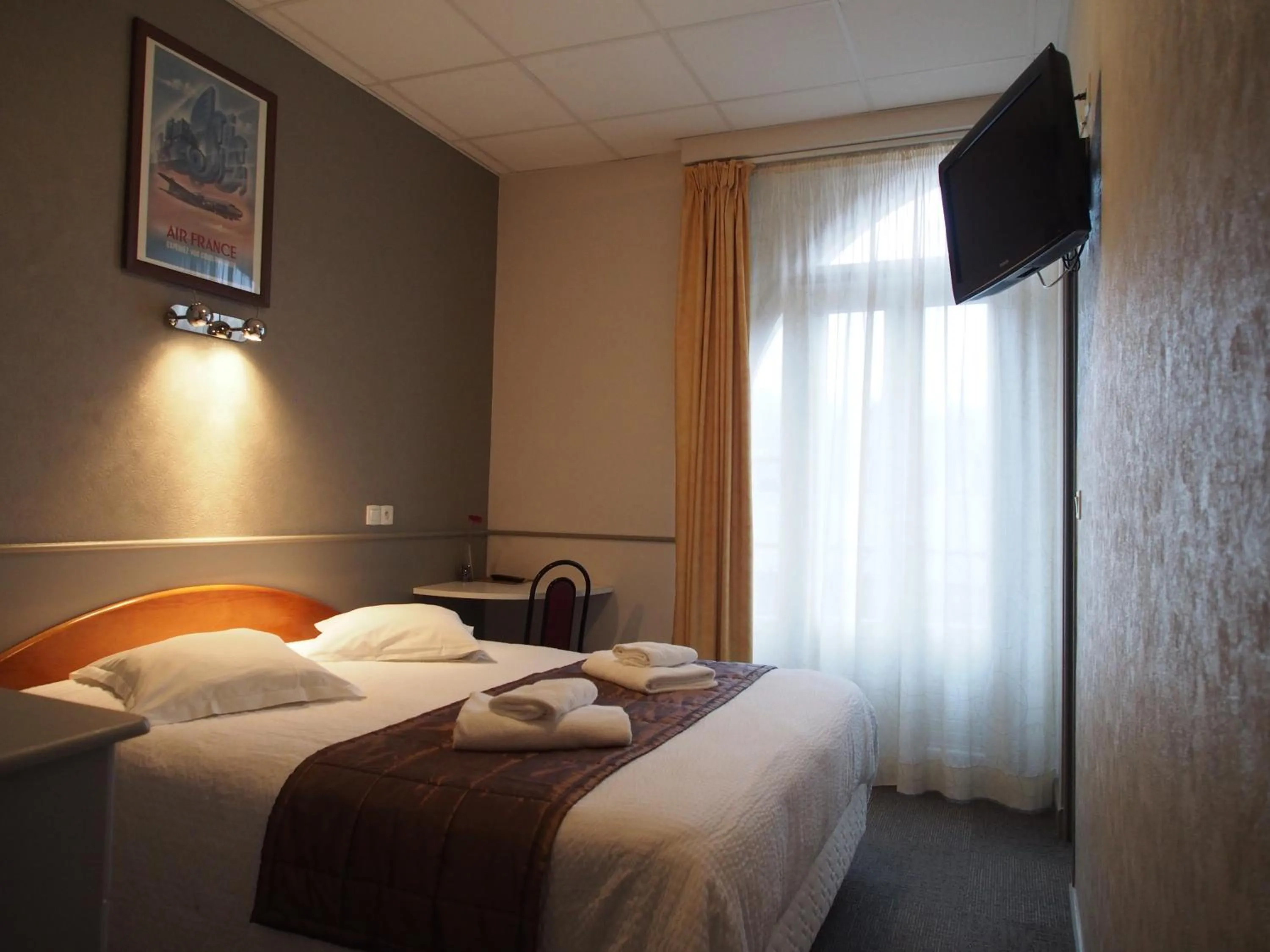 Bedroom, Bed in Hôtel de l'Aviation