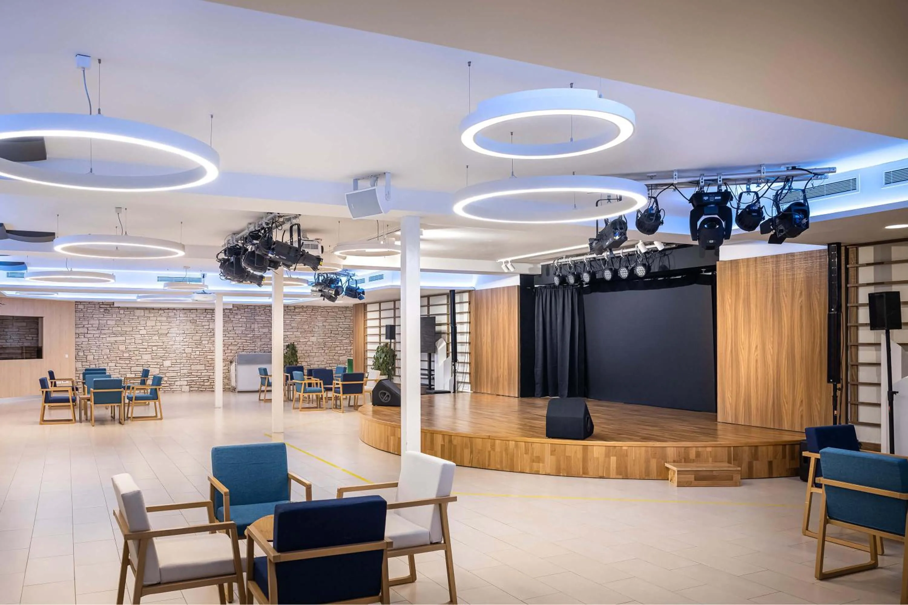 Evening entertainment in Valamar Bellevue Resort