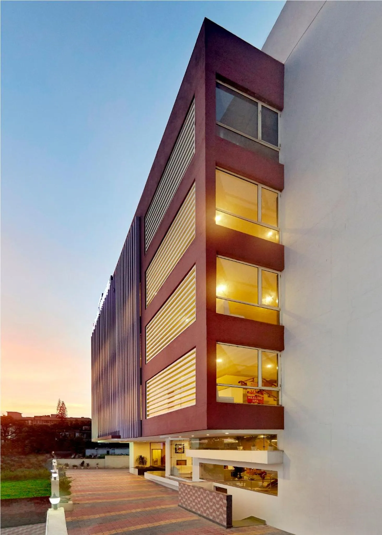 Facade/entrance in Rama Trident, Katra