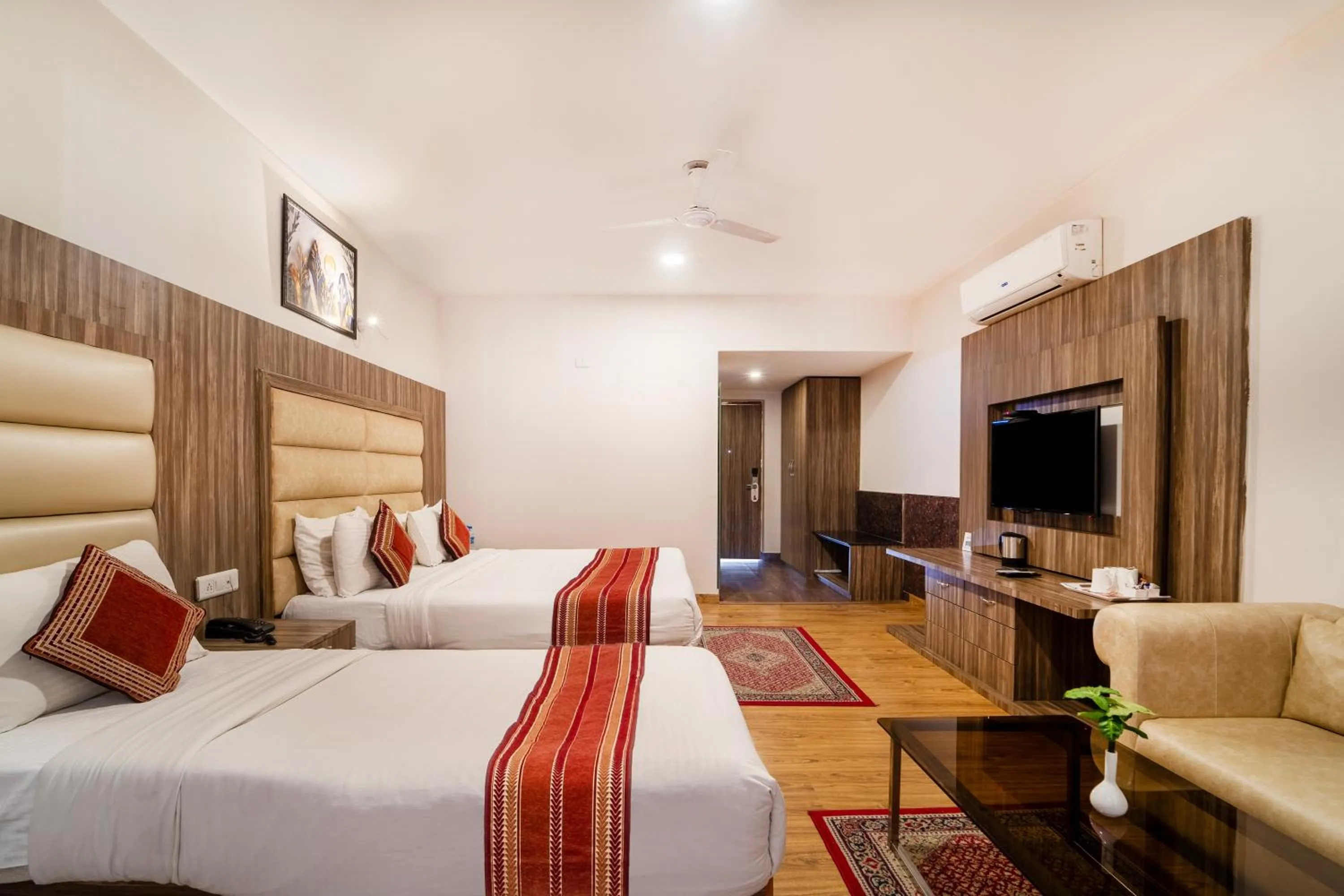 Bedroom, Bed in Rama Trident, Katra