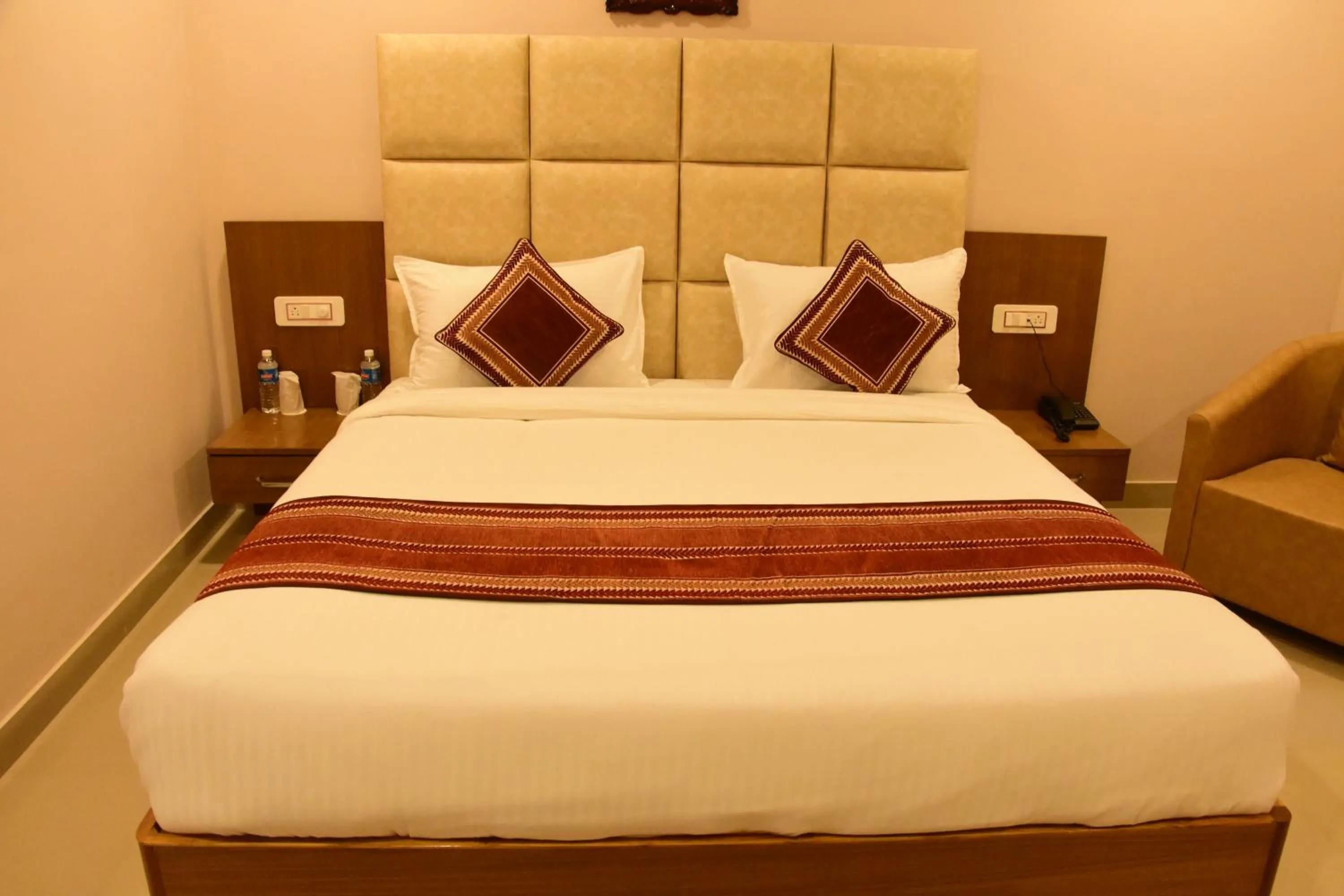 Bedroom, Bed in Rama Trident, Katra