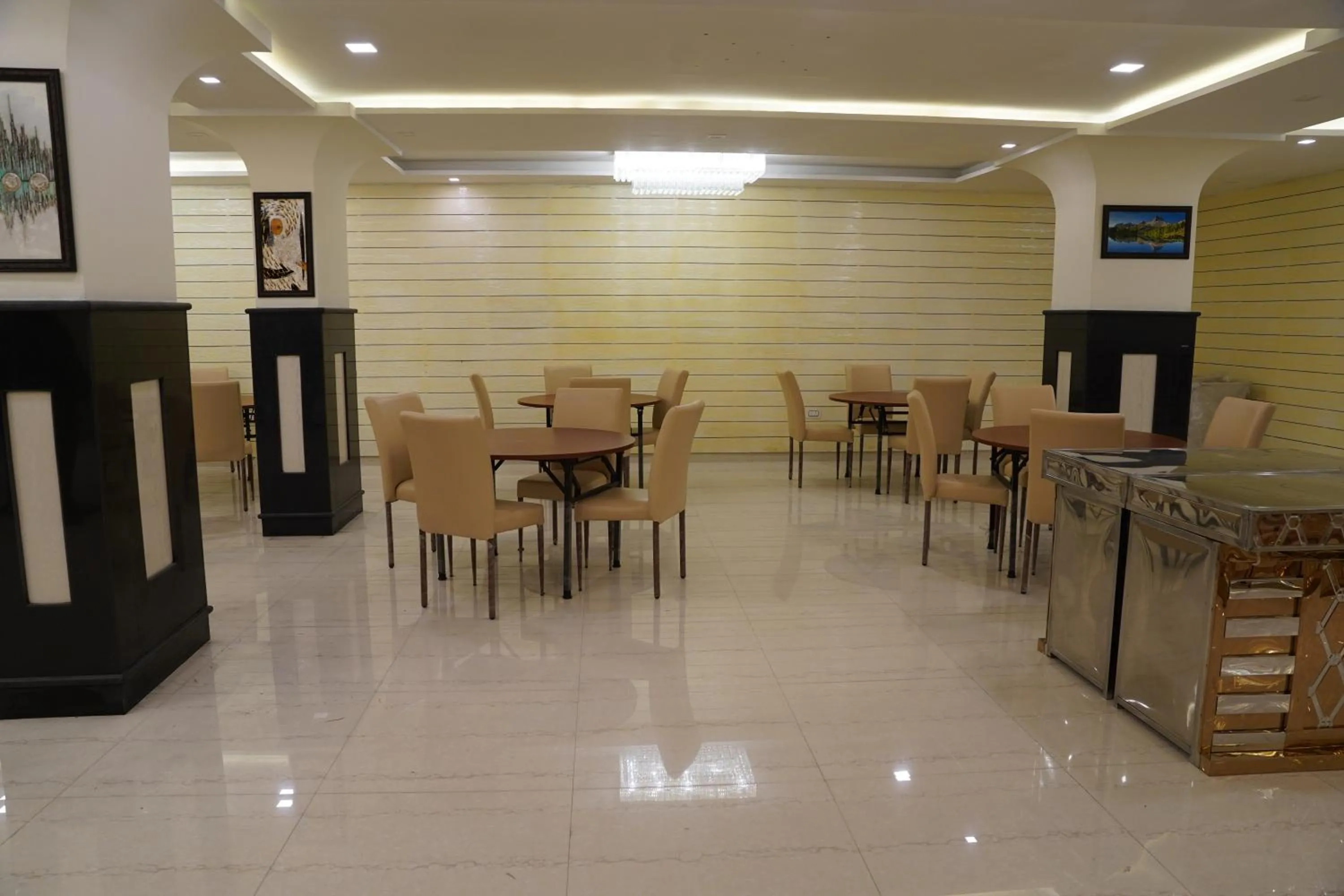 Restaurant/places to eat in Rama Trident, Katra