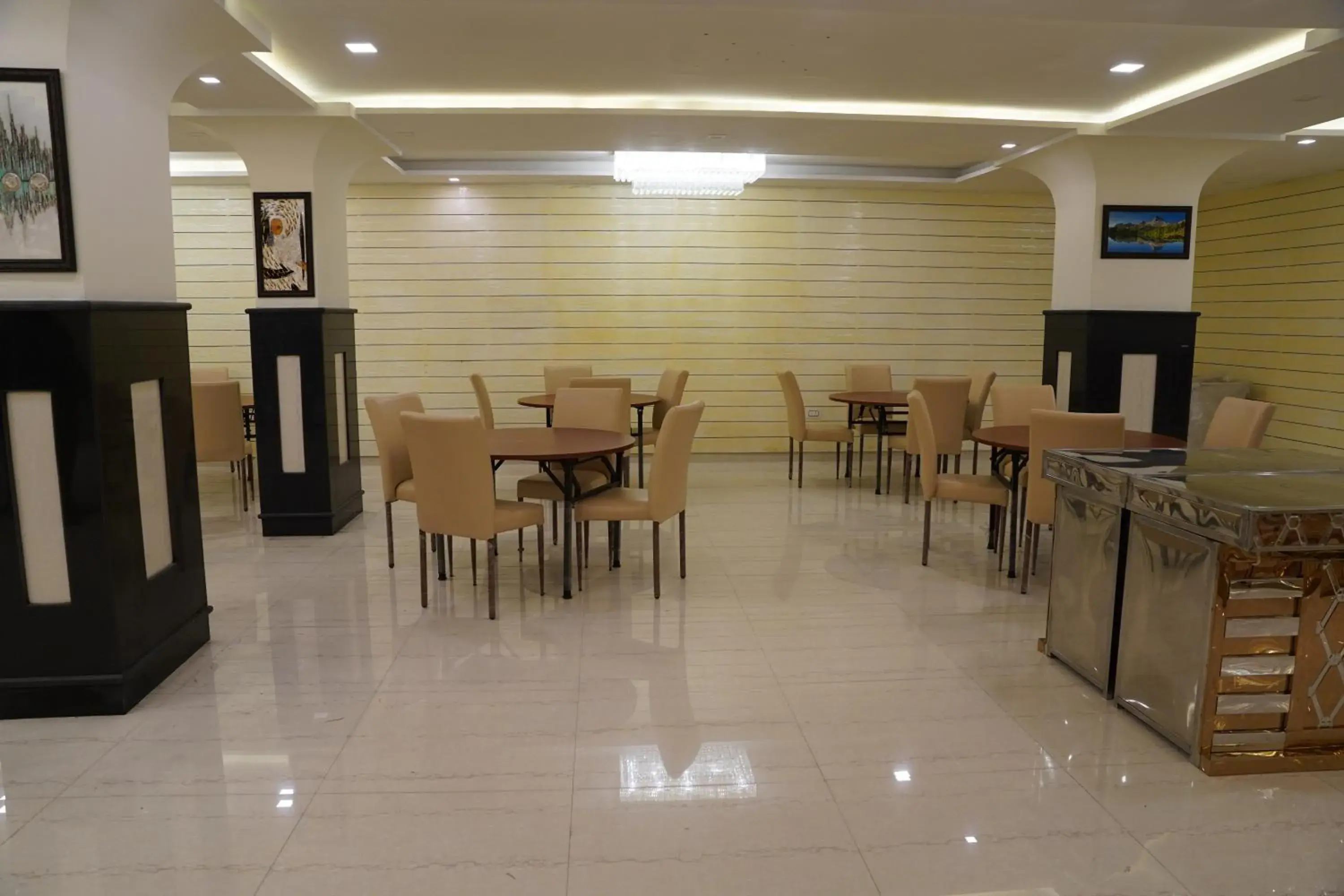 Restaurant/places to eat in Rama Trident, Katra Restaurant/places to eat in Rama Trident, Katra