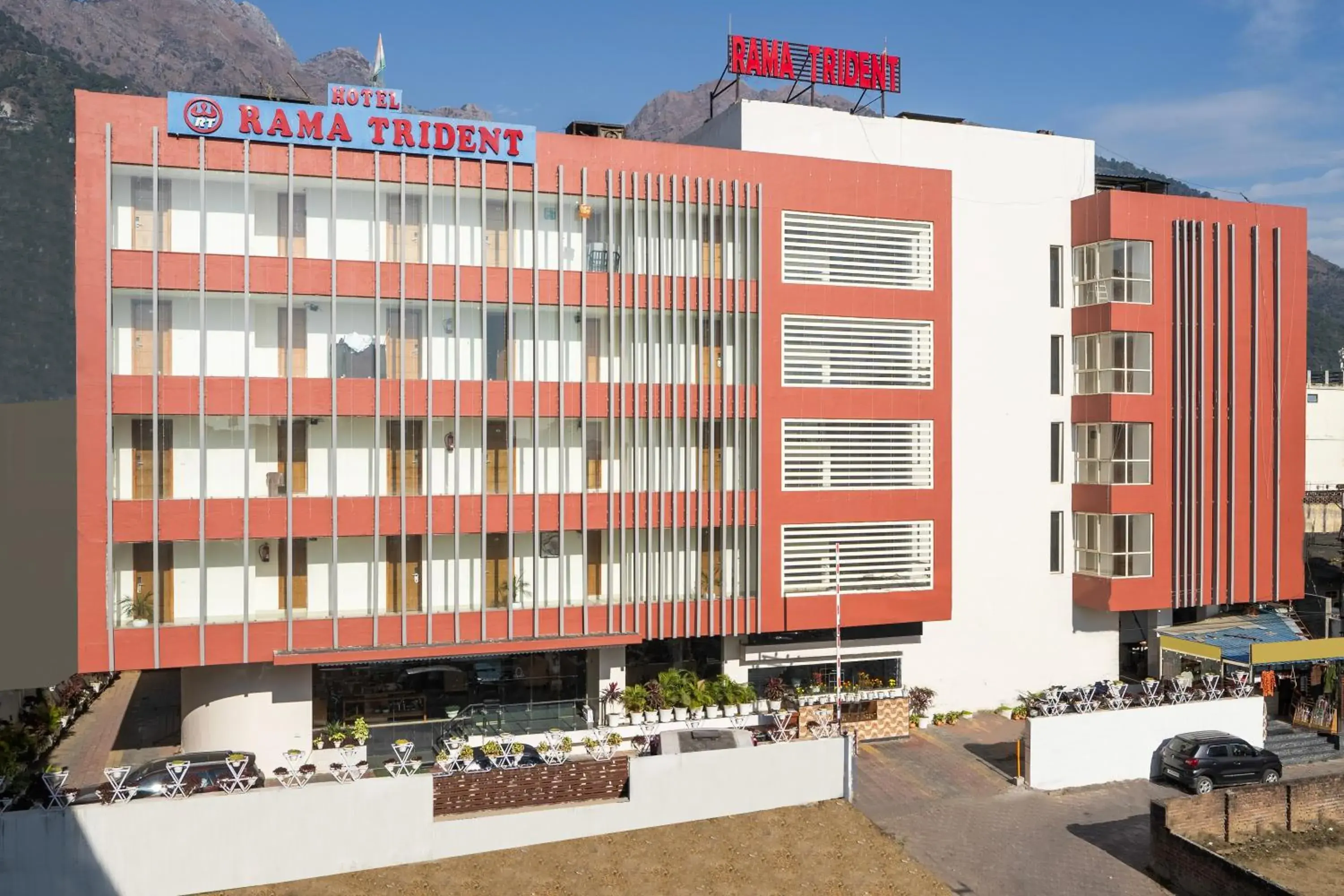 Property building in Rama Trident, Katra Property building in Rama Trident, Katra
