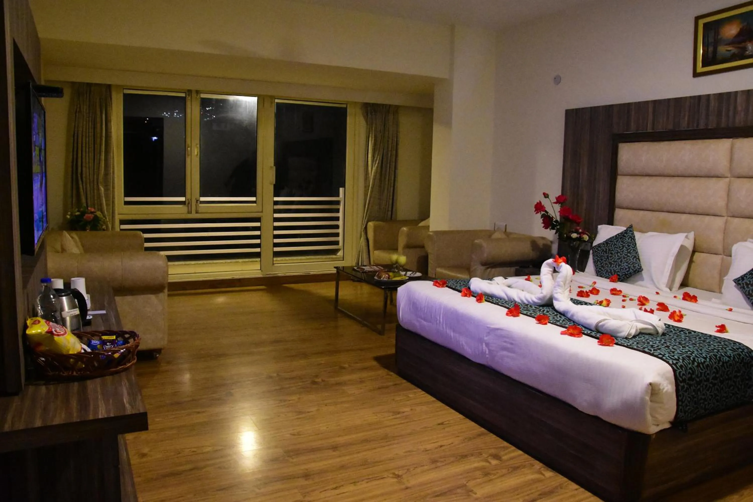 Bedroom, Bed in Rama Trident, Katra