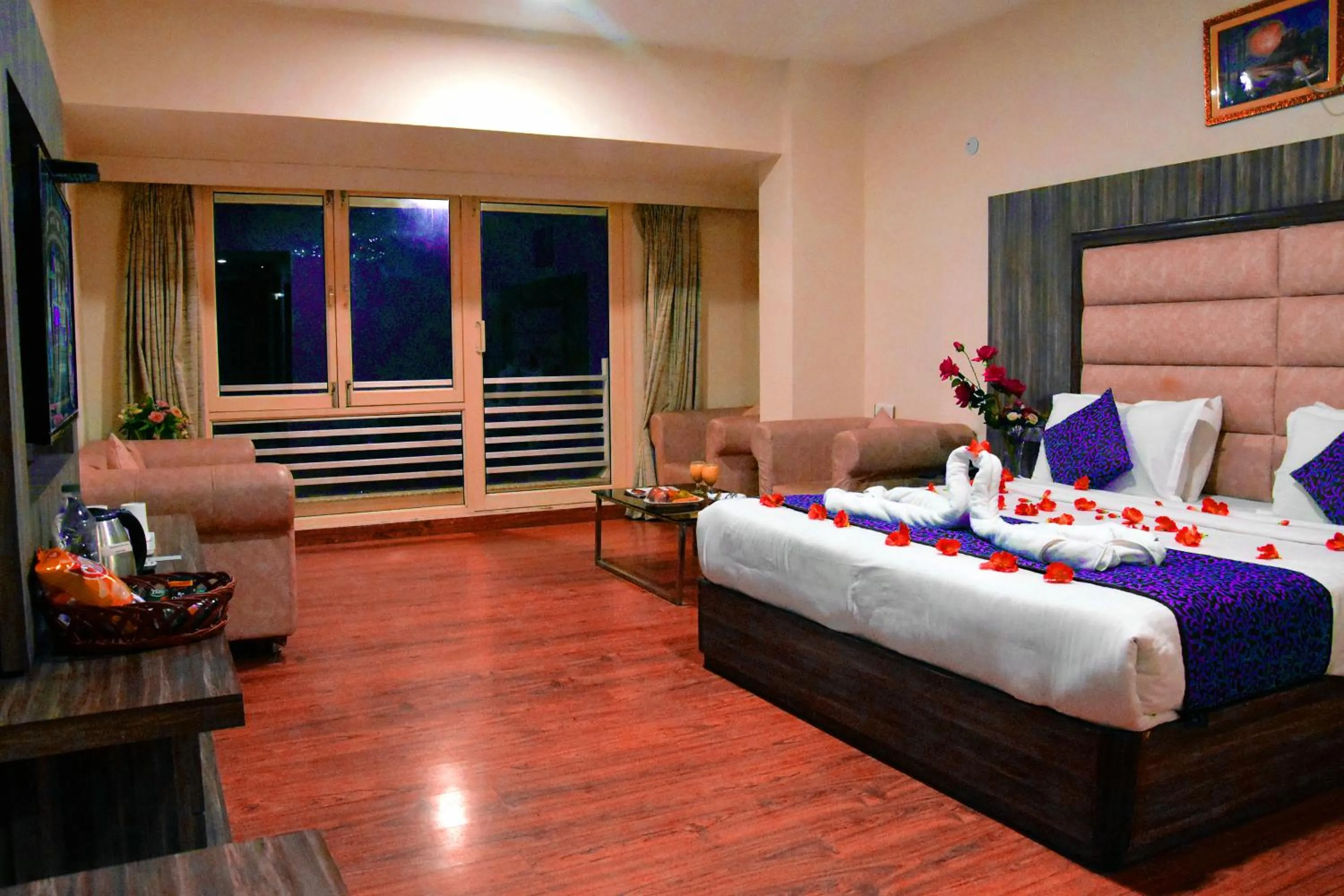 Bedroom, Bed in Rama Trident, Katra