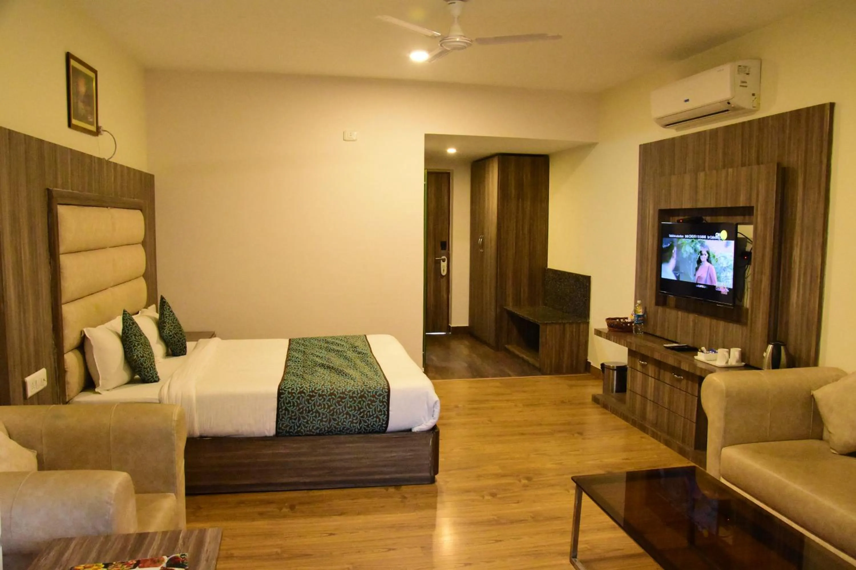 Photo of the whole room, Bed in Rama Trident, Katra