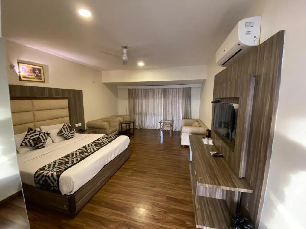 View (from property/room), Bed in Rama Trident, Katra