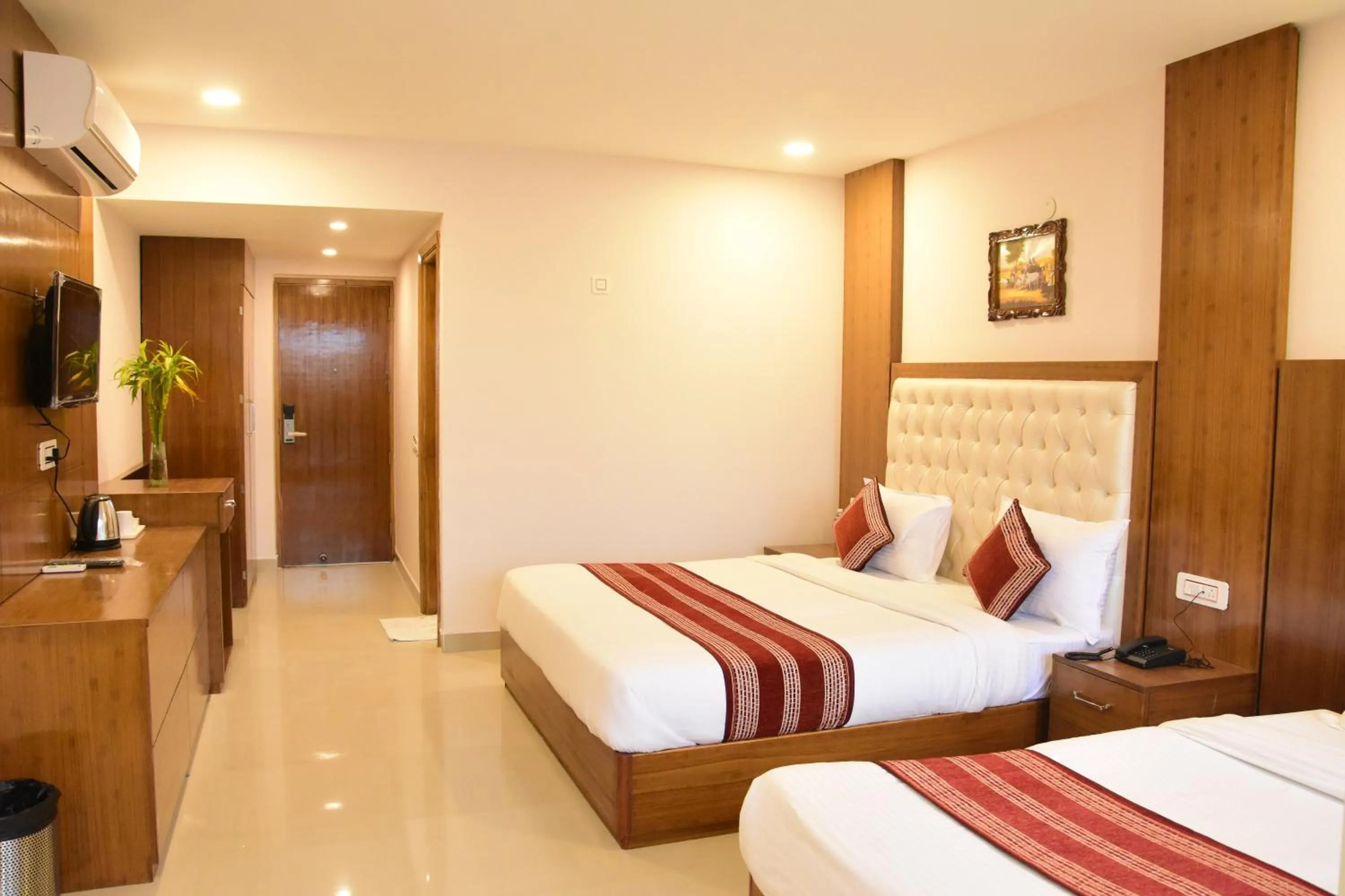 Bedroom, Bed in Rama Trident, Katra