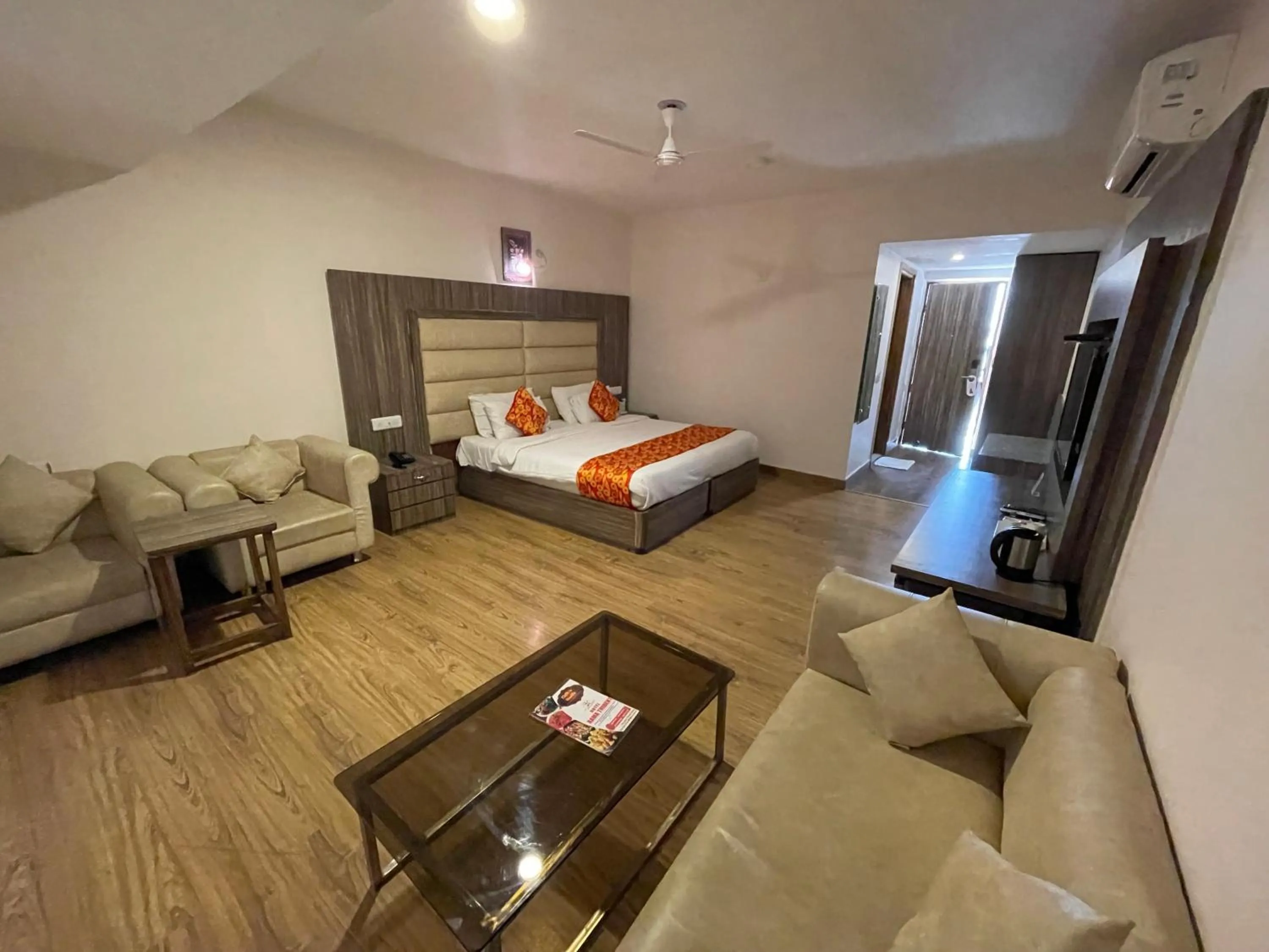 Coffee/tea facilities, Bed in Rama Trident, Katra