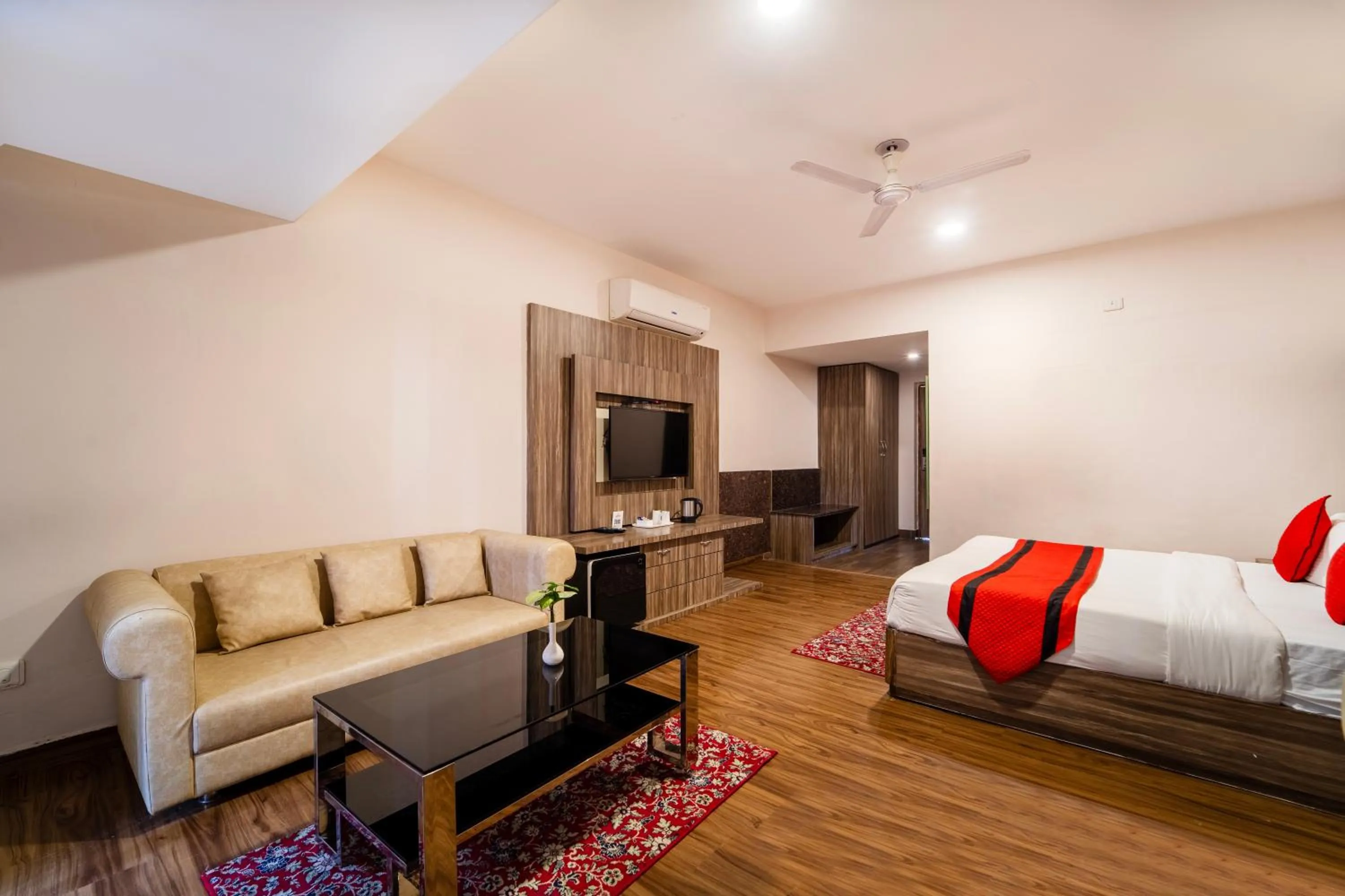 Bedroom, Bed in Rama Trident, Katra