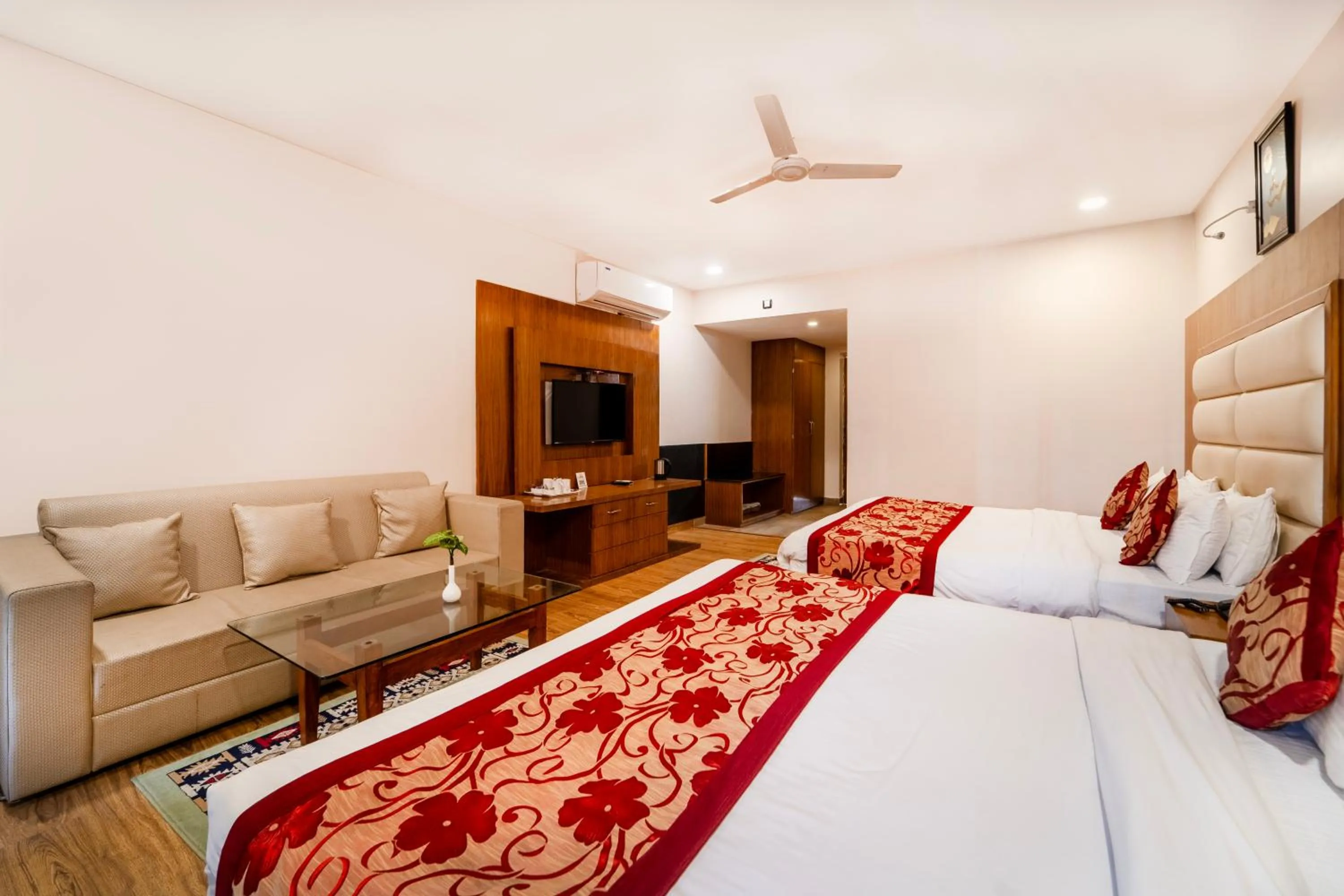 Bedroom, Bed in Rama Trident, Katra