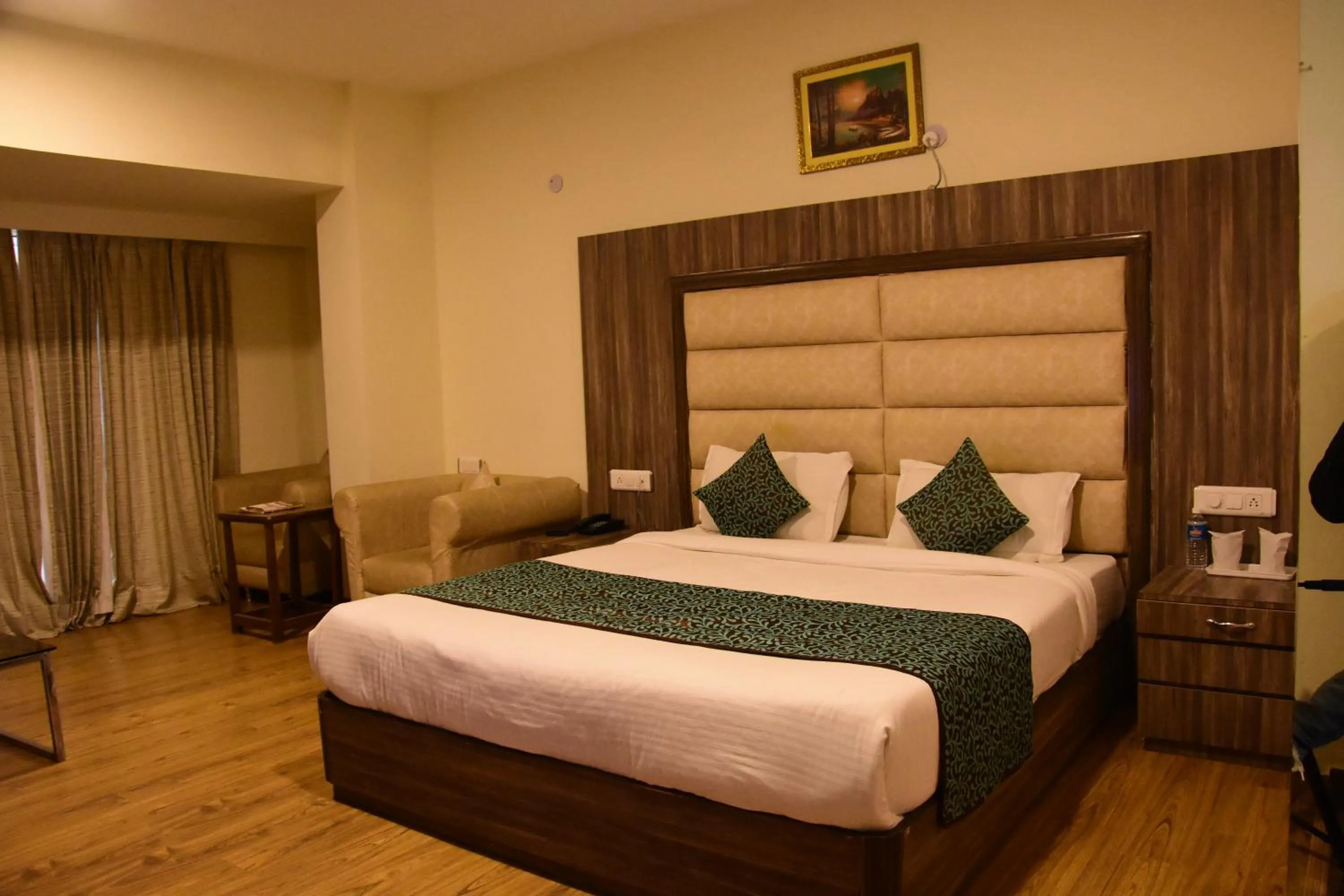 Bedroom, Bed in Rama Trident, Katra